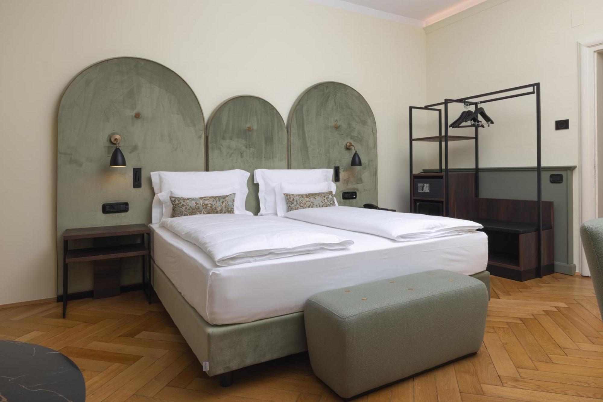 Junior Suite,1598393160:JPEG