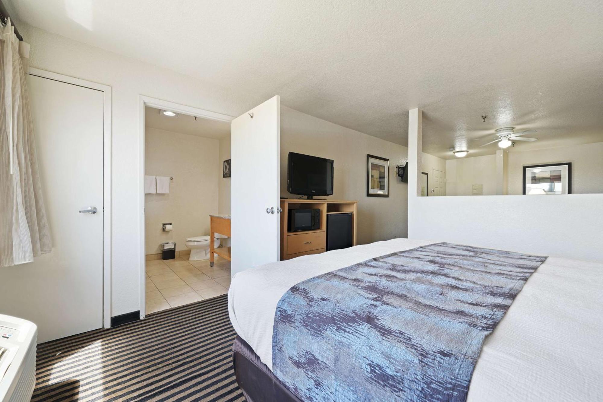 Executive King Suite - Non-Smoking