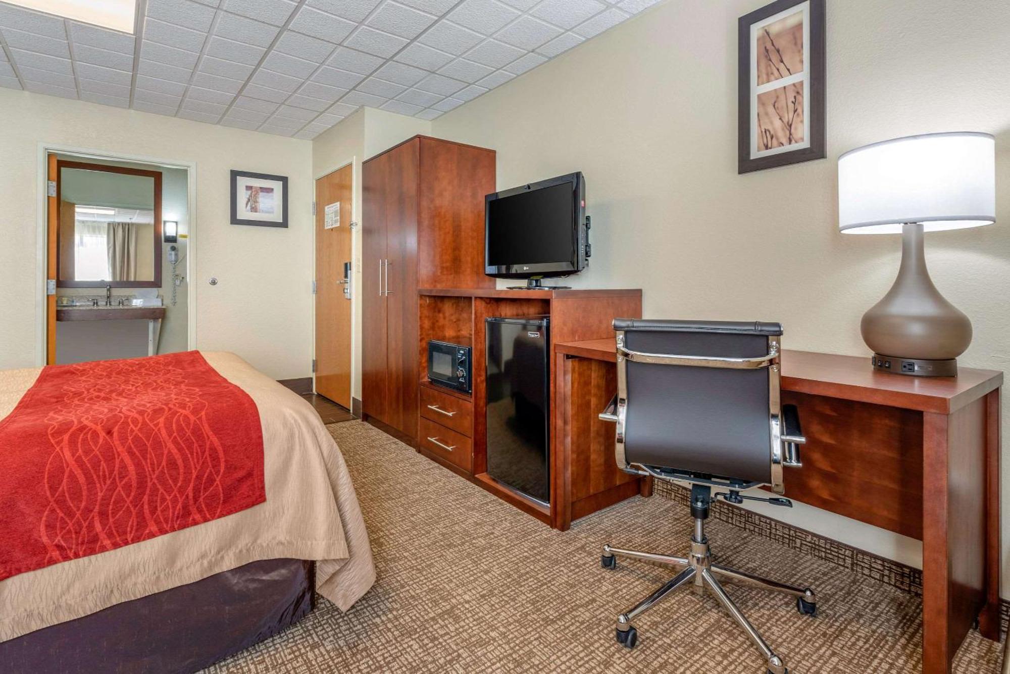 Queen Room - Non-Smoking