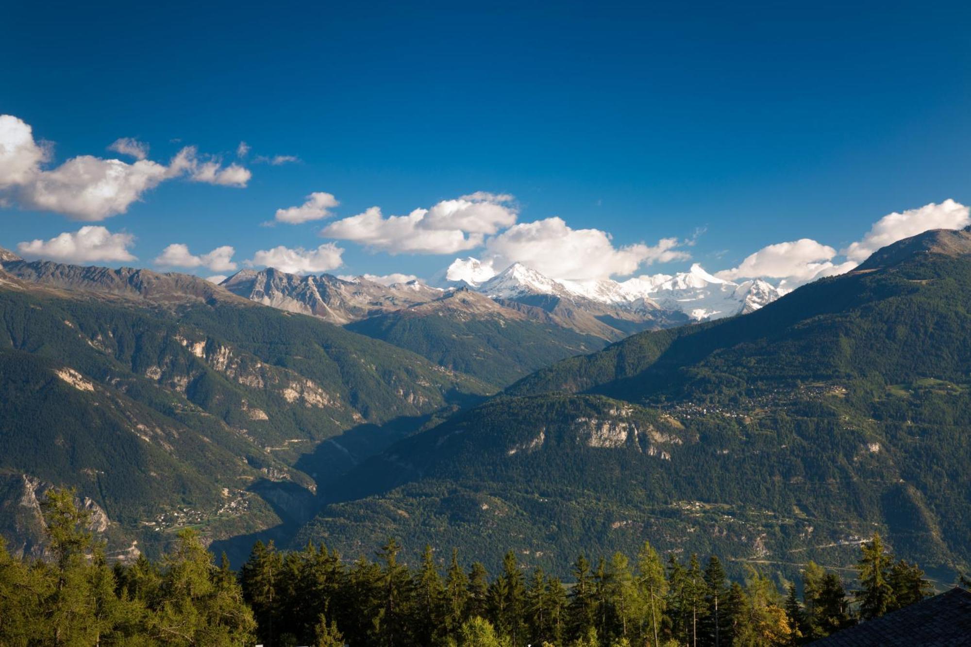 Suite Familiale (2 Adultes + 2 Enfants) avec Balcon - Vue sur Montagnes