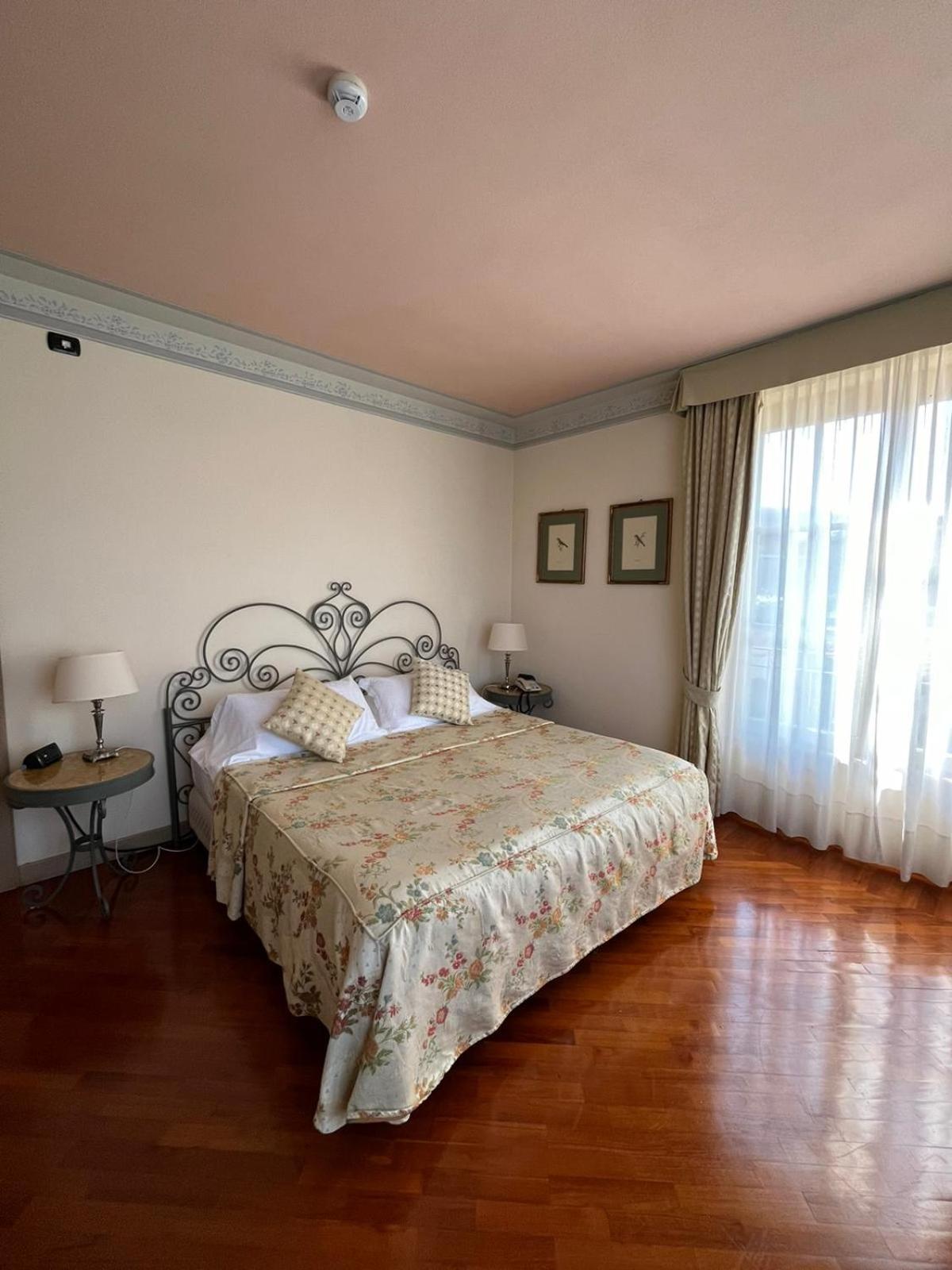 Deluxe Double or Twin Room with Lake View,1598395466:JPEG