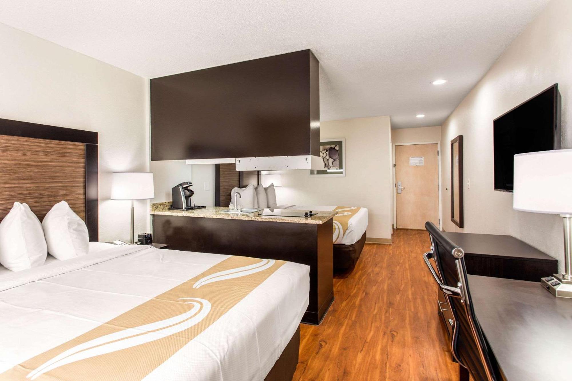 Queen Suite with Two Queen Beds - Non-Smoking