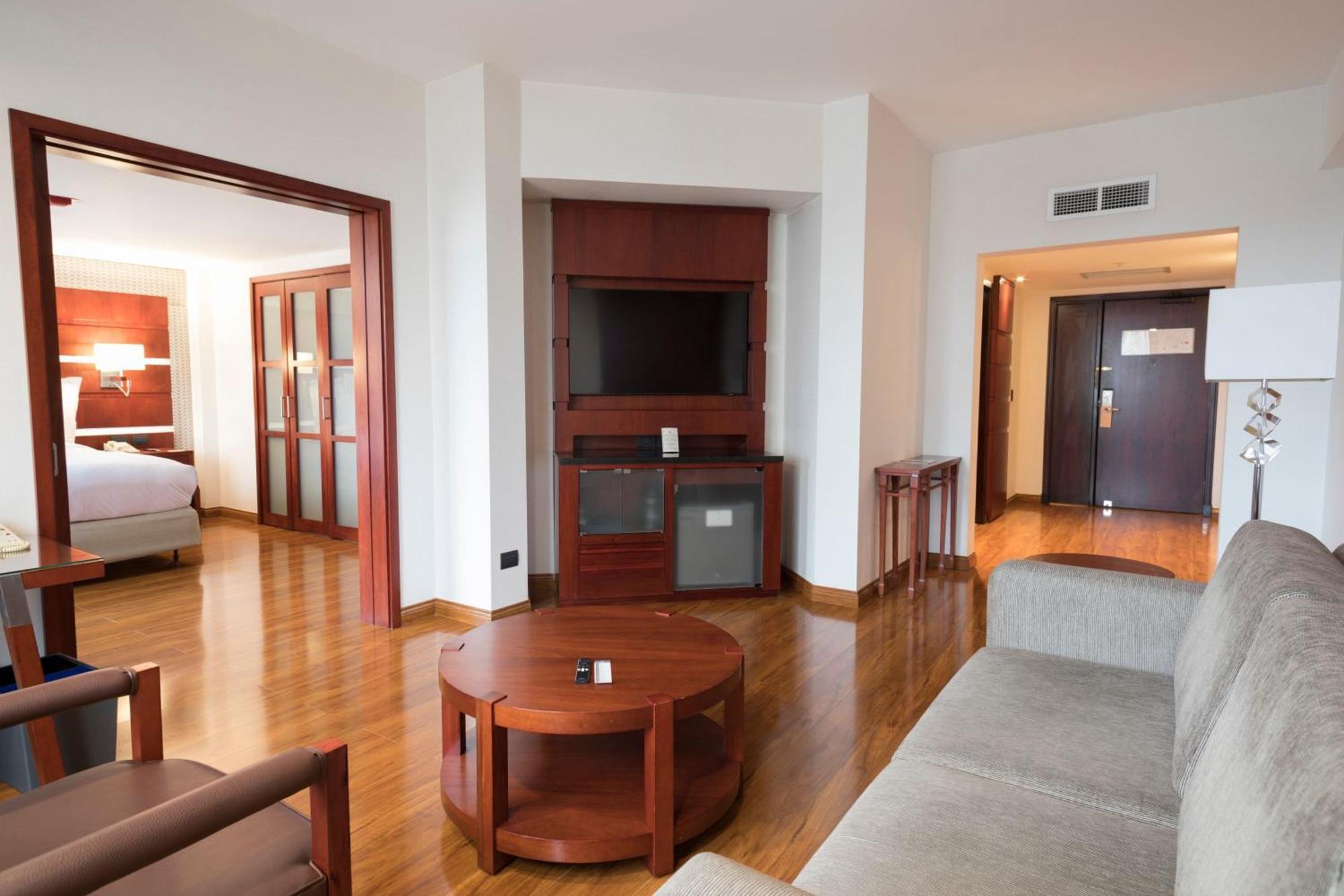 One-Bedroom King Suite Executive,1619766076:JPEG