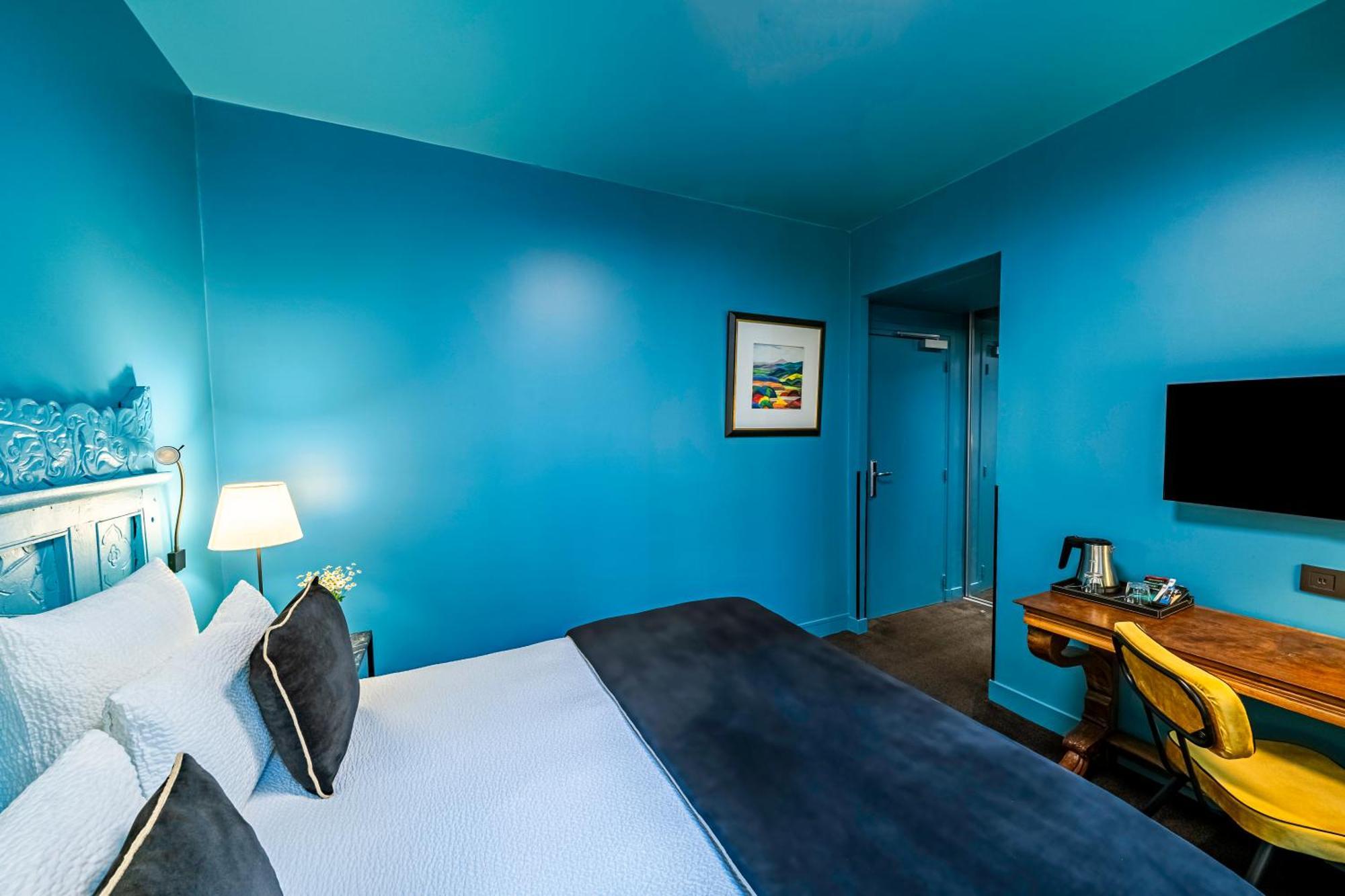 2 Adjacent rooms