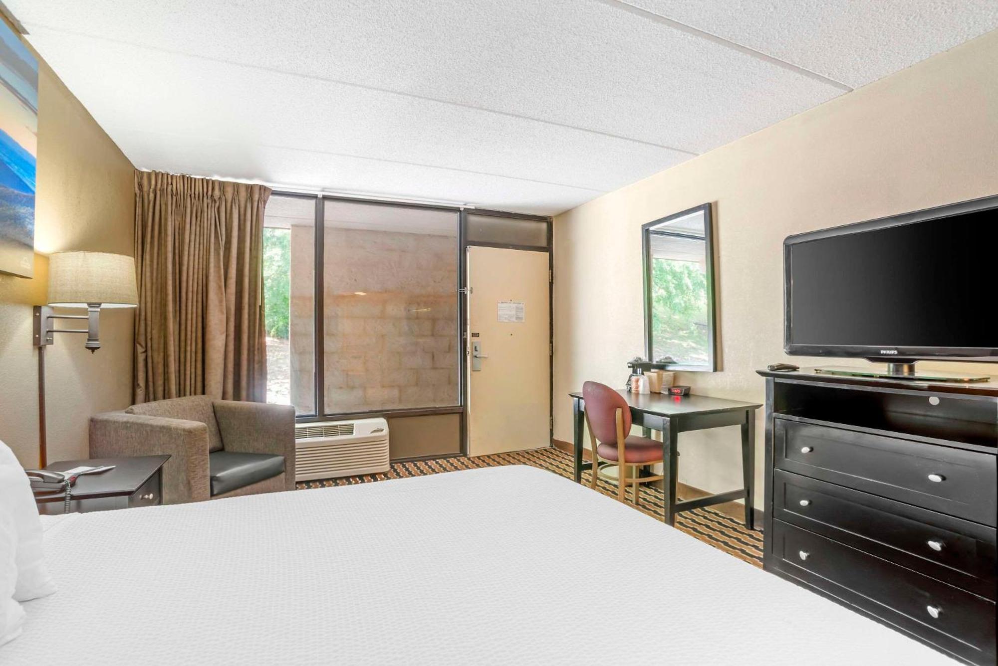King Room with Tub - Disability Access/Non Smoking