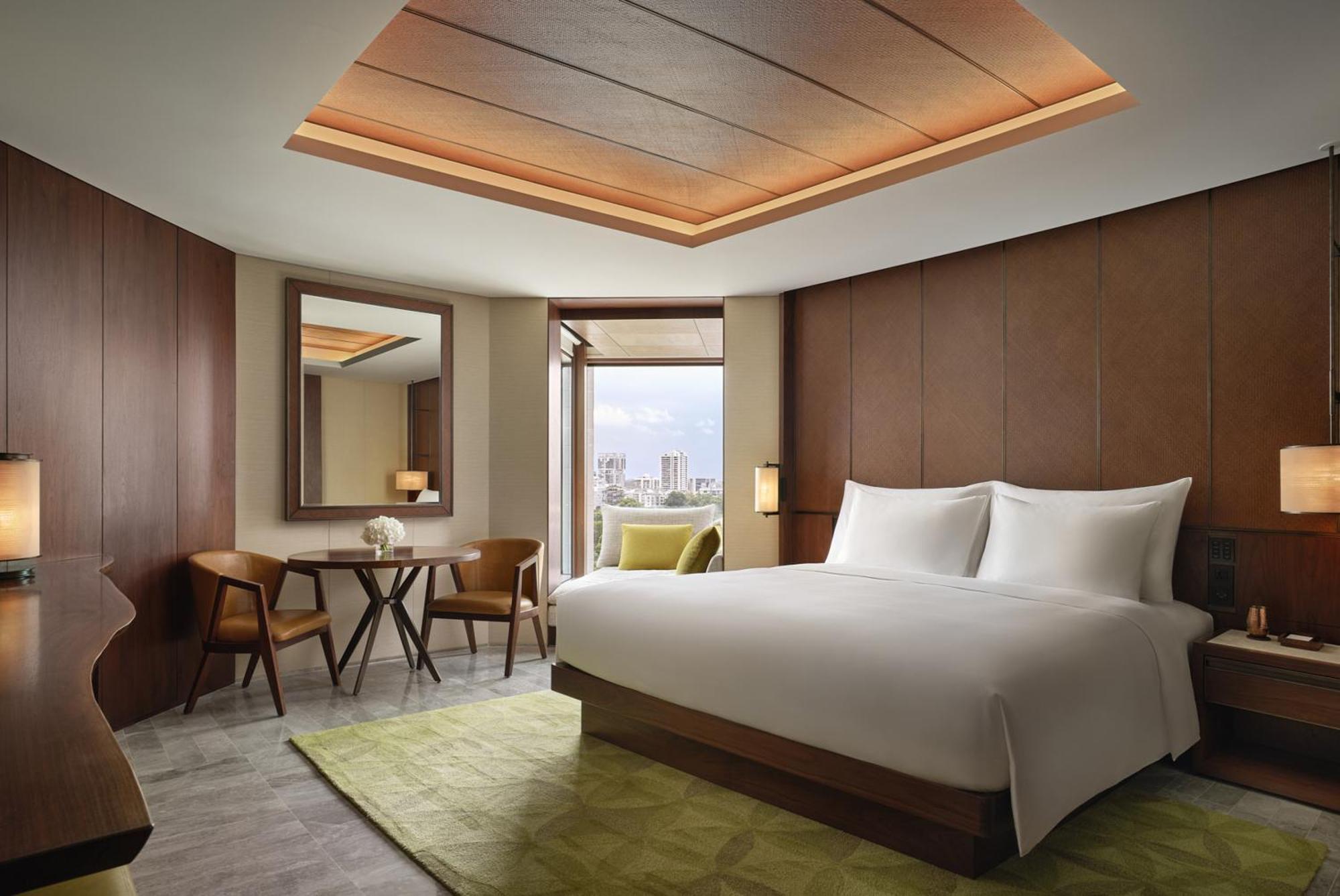 Habitación con cama extragrande.