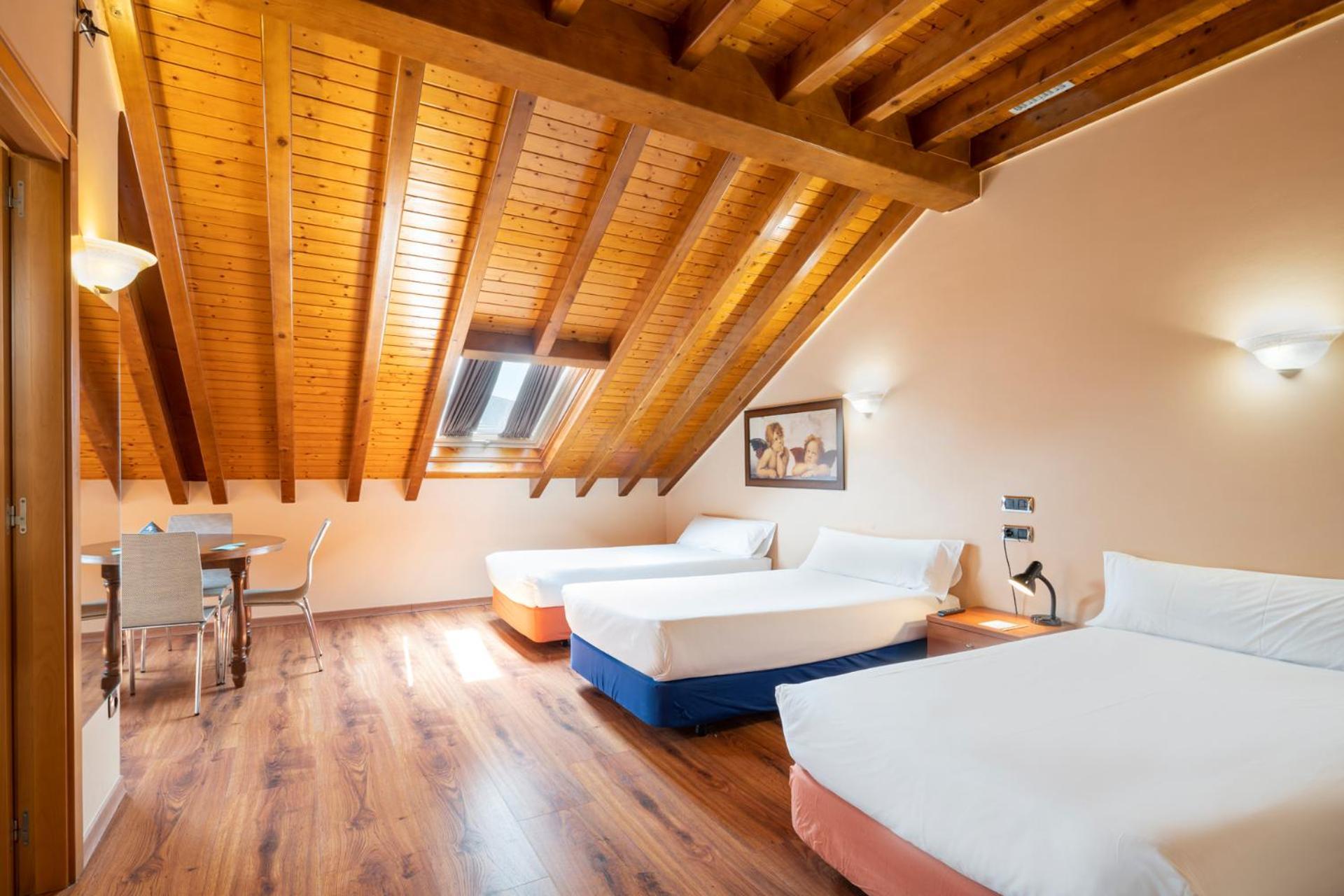 Triple Room,1602349812:JPEG