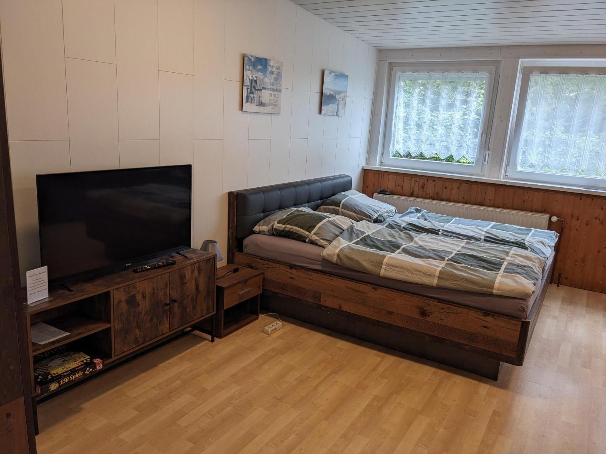 Dreibettzimmer mit Bad
