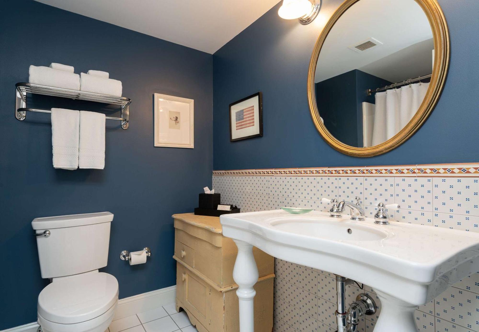 Deluxe Double Queen Room