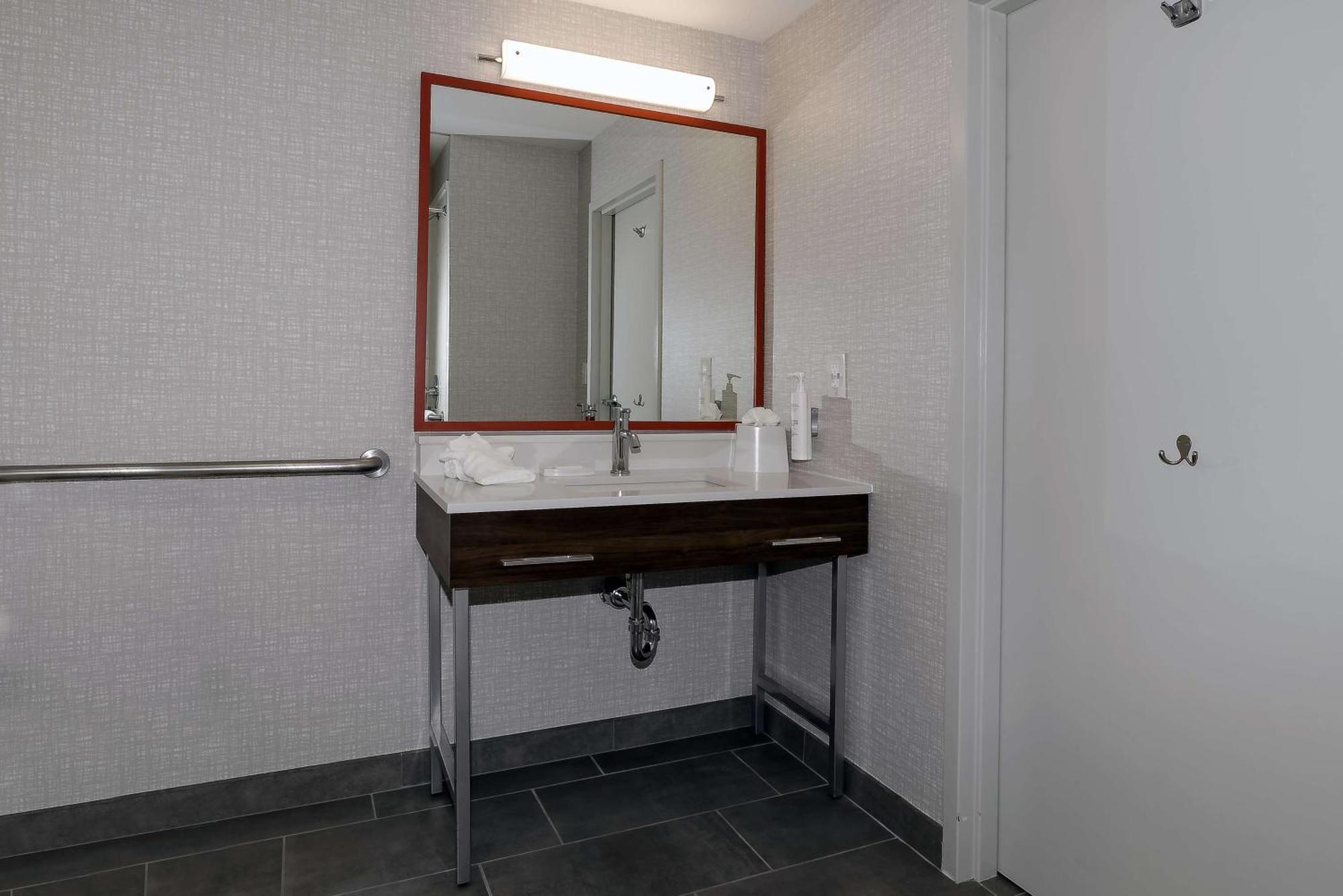 King Room - Mobility Access/Non-Smoking