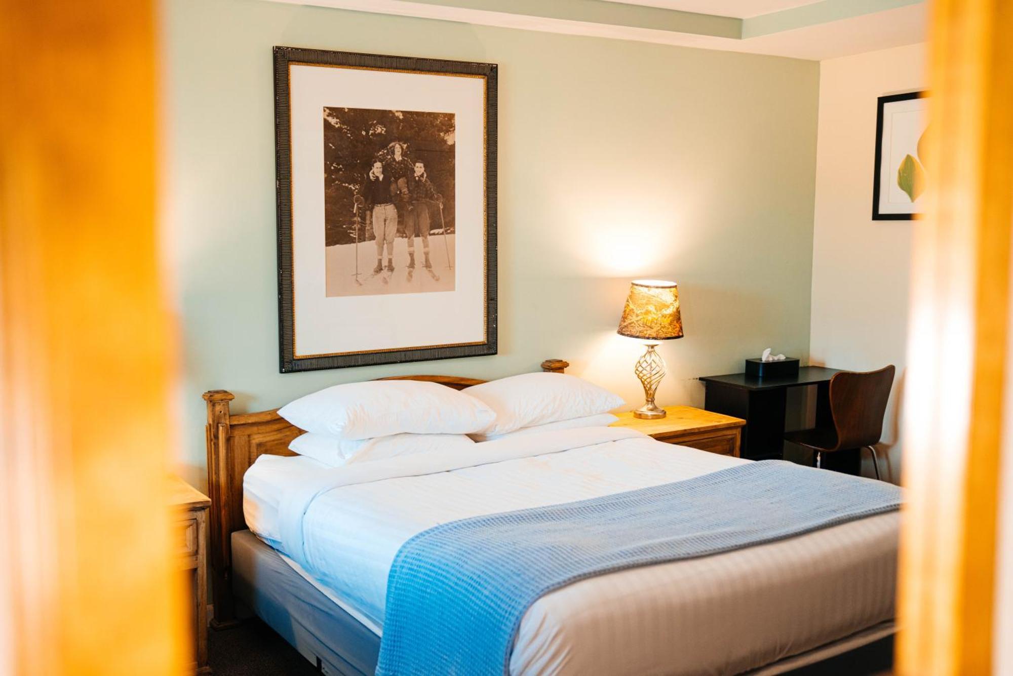Queen Room,1605381256:JPEG