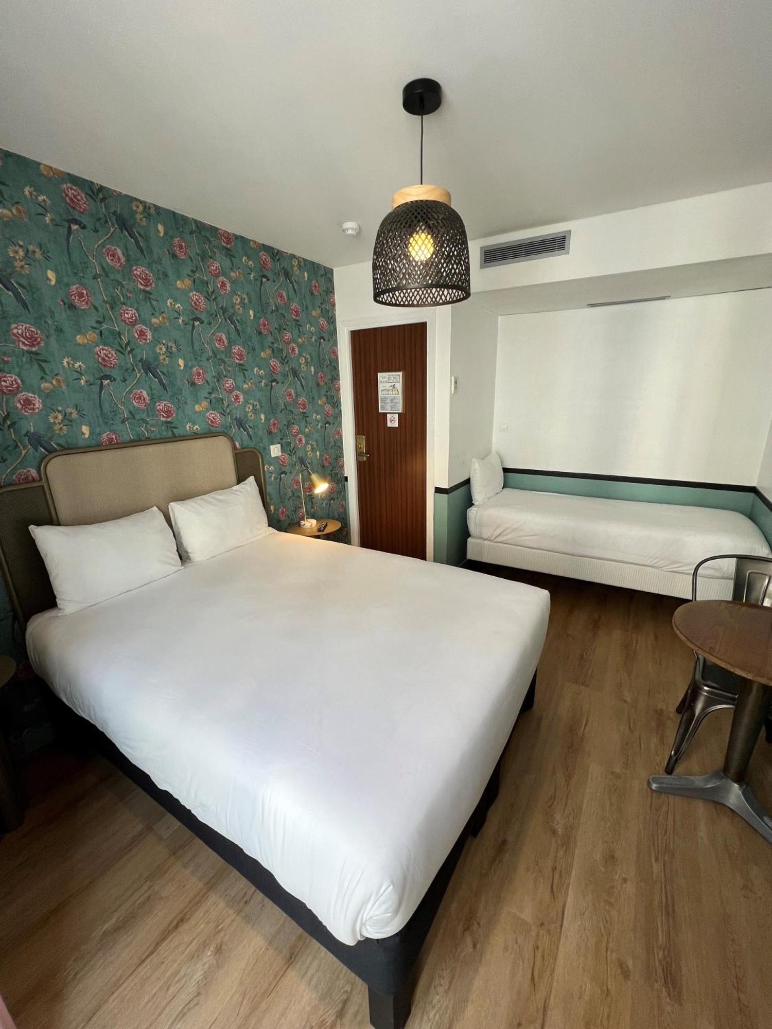Quarto Triplo com Varanda