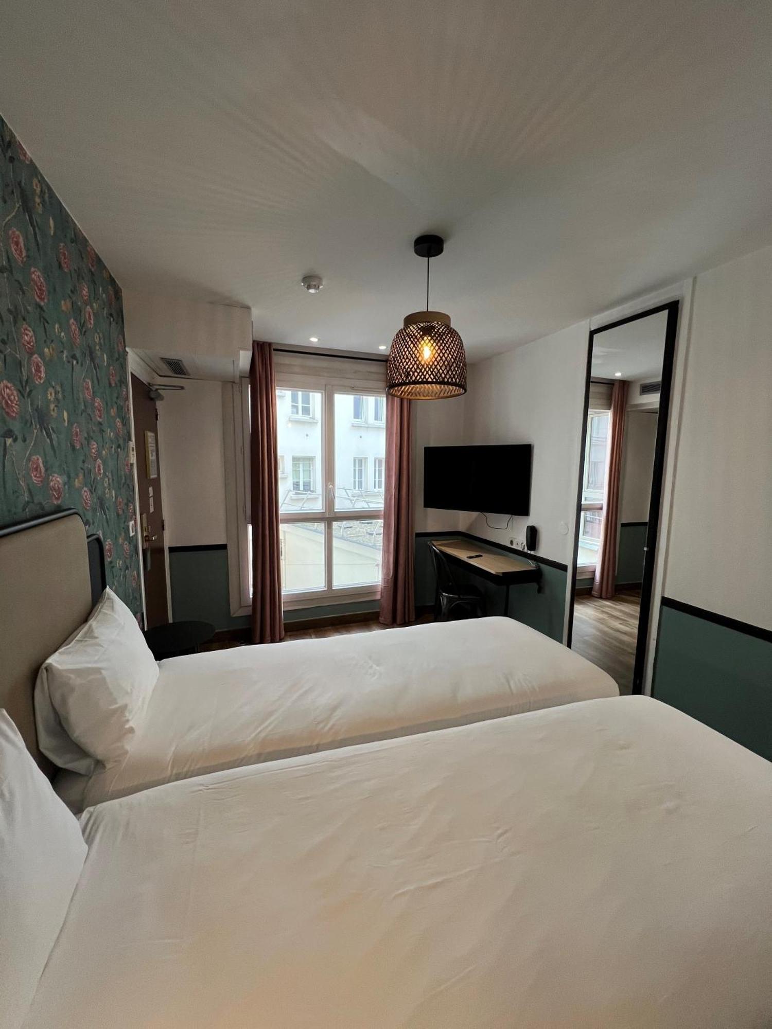 Quarto com 2 Camas de Solteiro