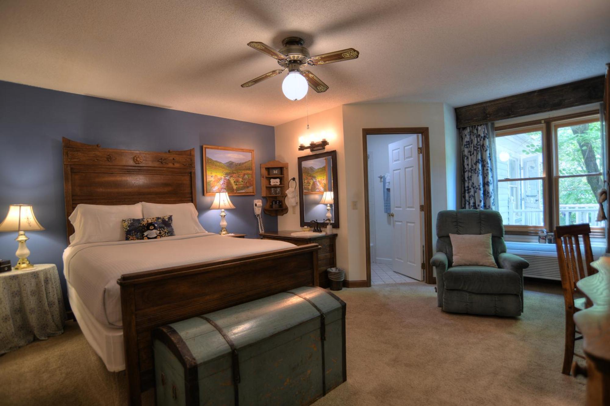 Standard Queen Room