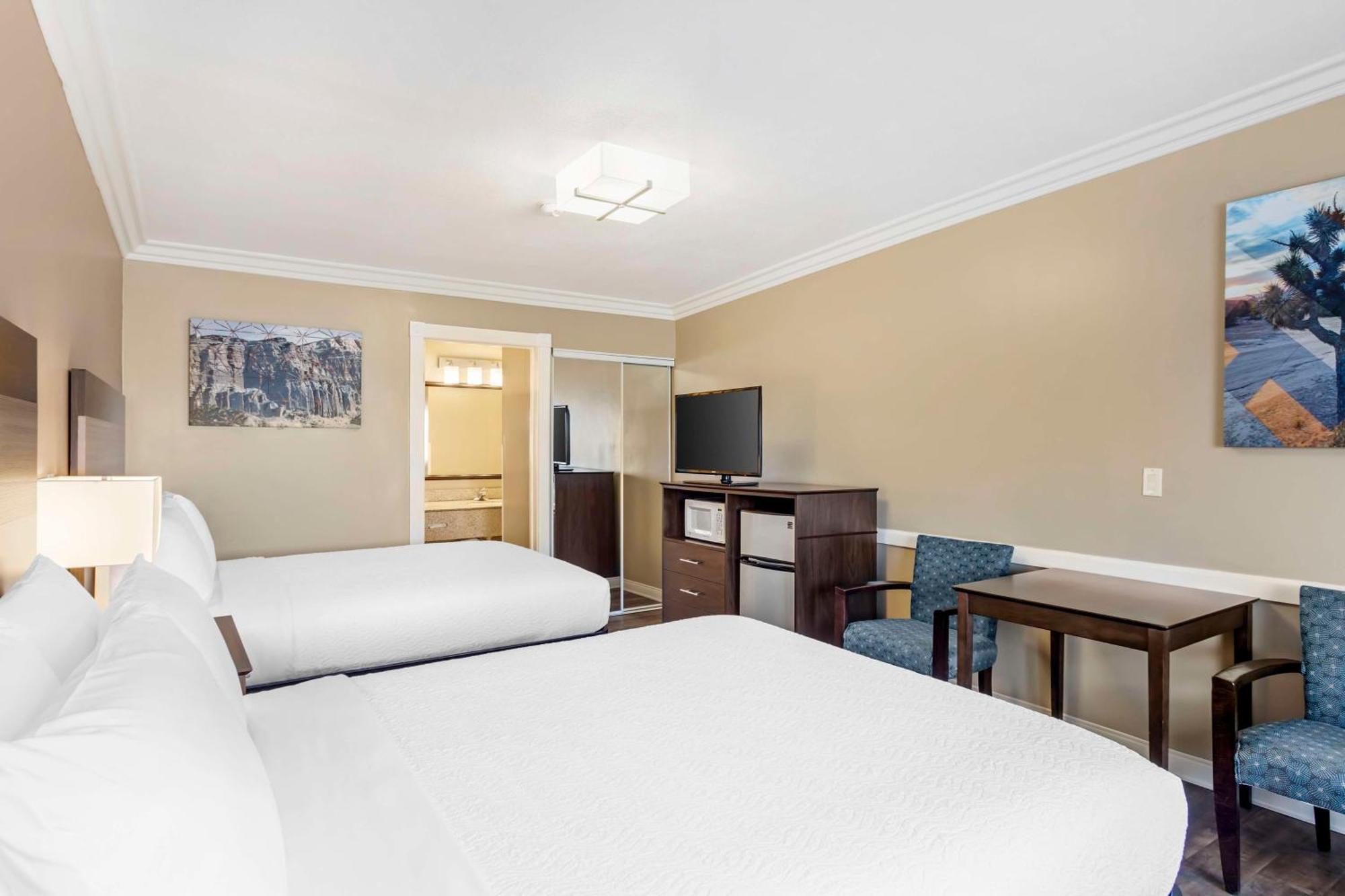 Queen Room with Two Queen Beds and Walk-In Shower - Mobility Accessible/Non-Smoking