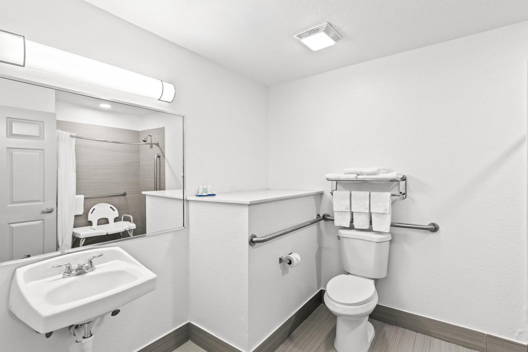 King Room - Accessible/Non-Smoking