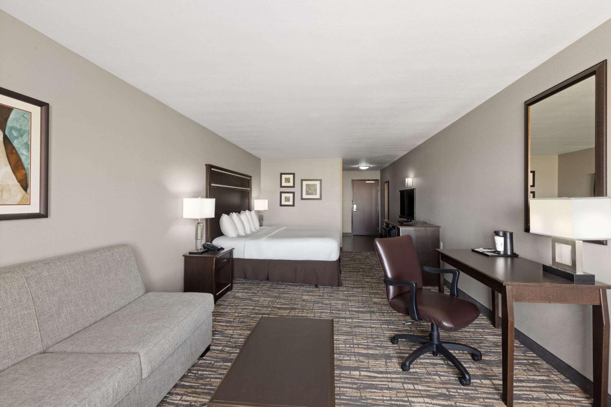 Deluxe King Room City View Mobility Access or Non-Smoking