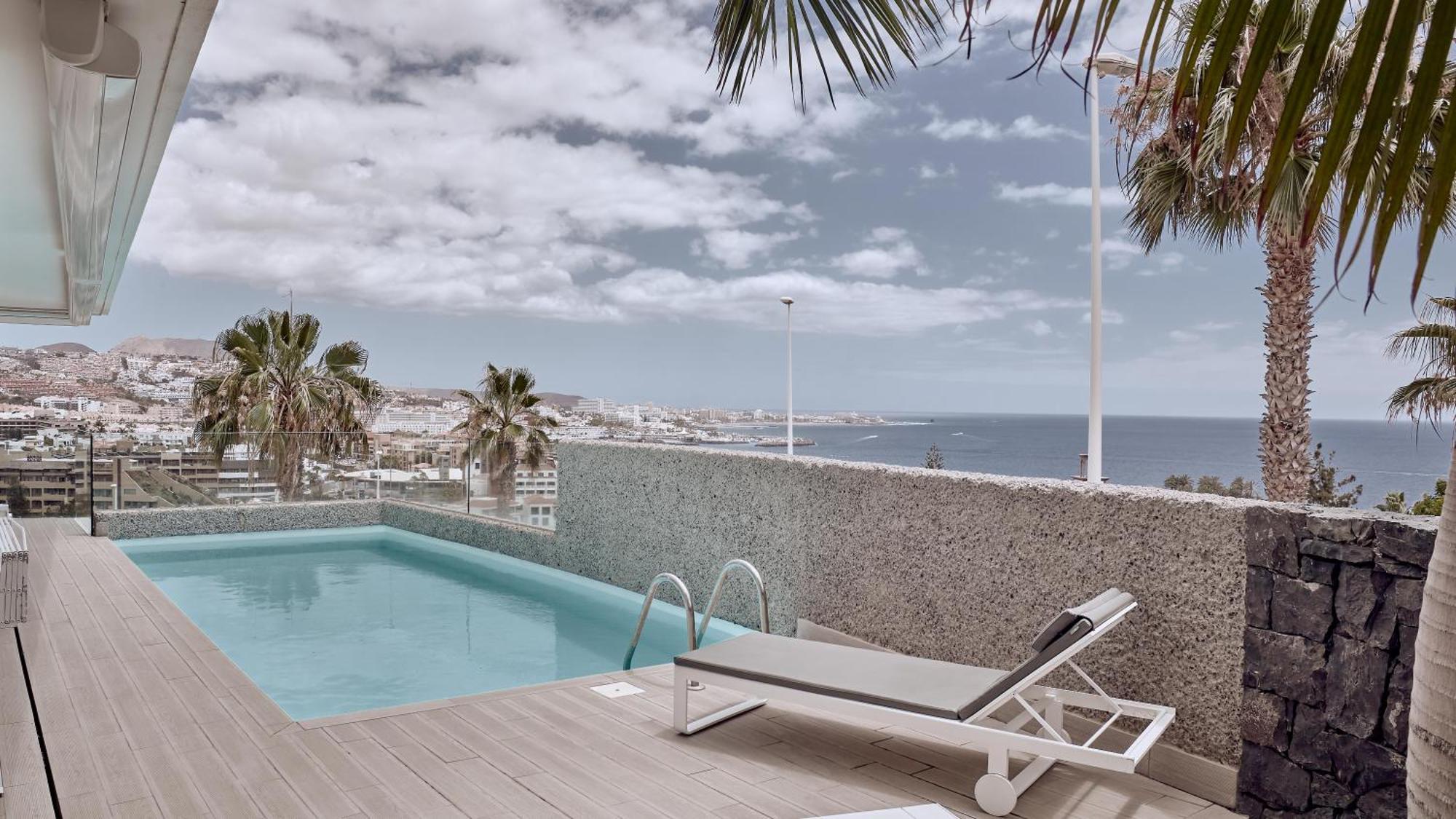 Suite Serenity Elegance extralarga de 2 dormitorios con piscina privada y vistas al mar