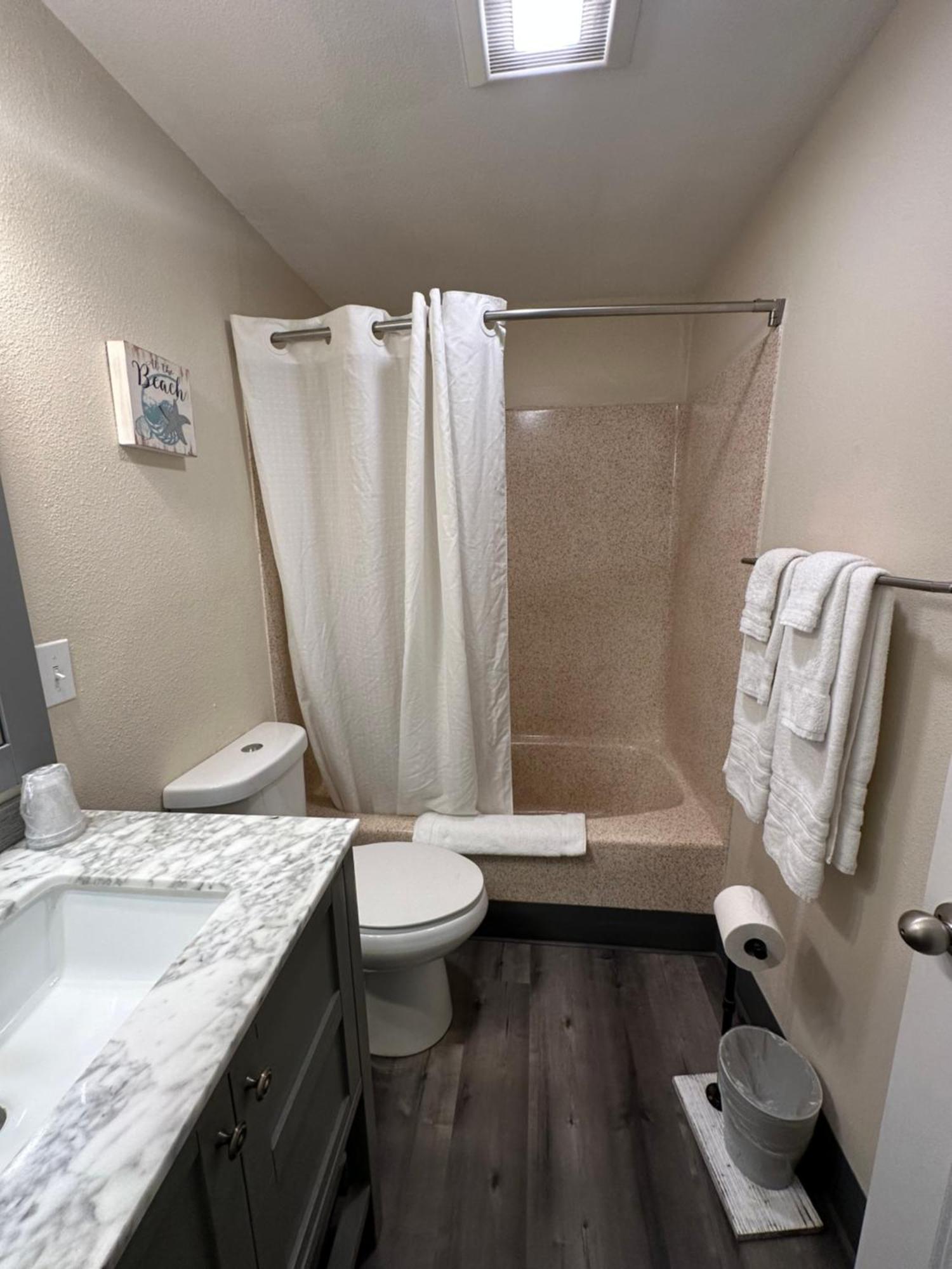 Double Queen Studio
