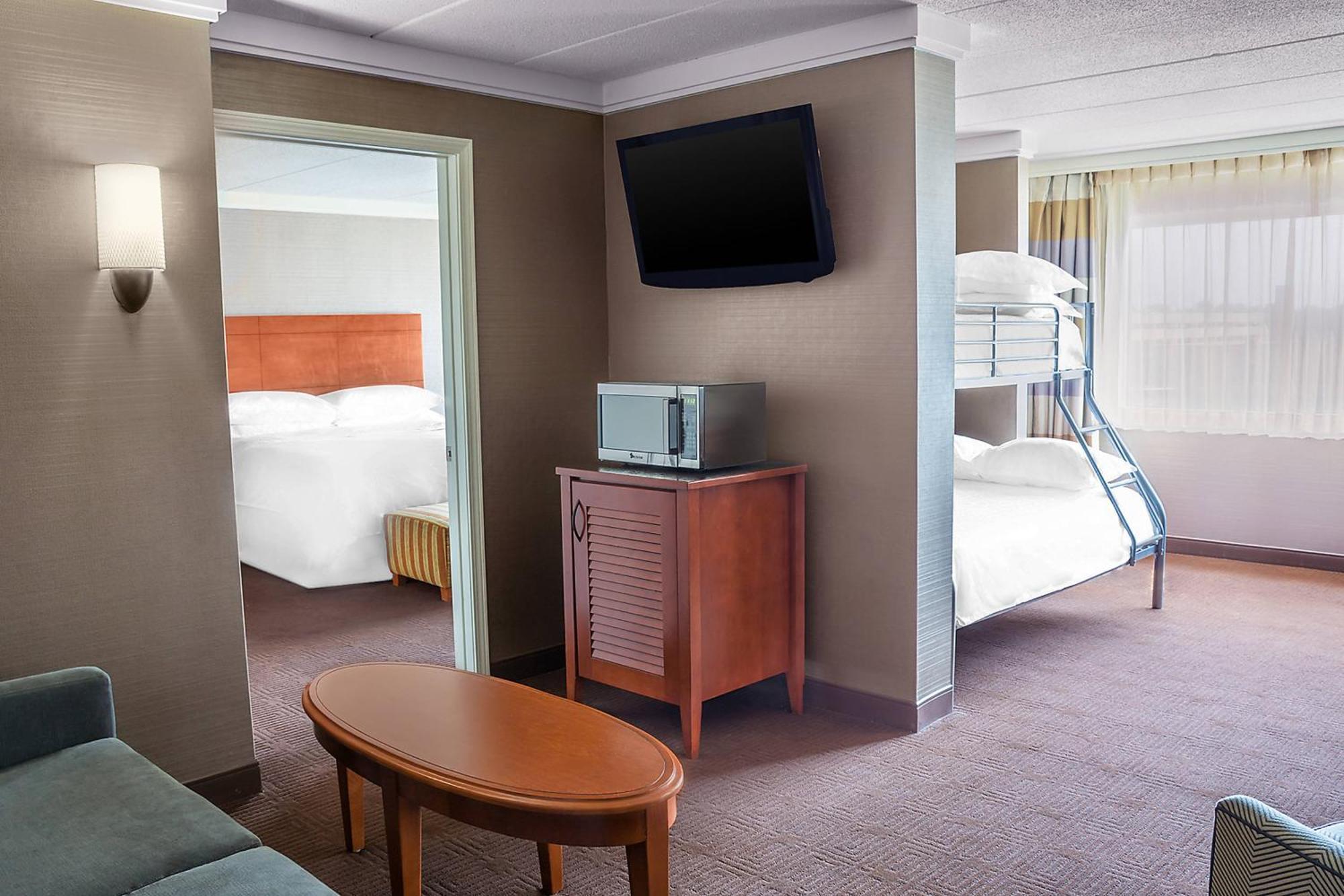 Suite, 1 King bunk or 2 Queen, Sofa bed