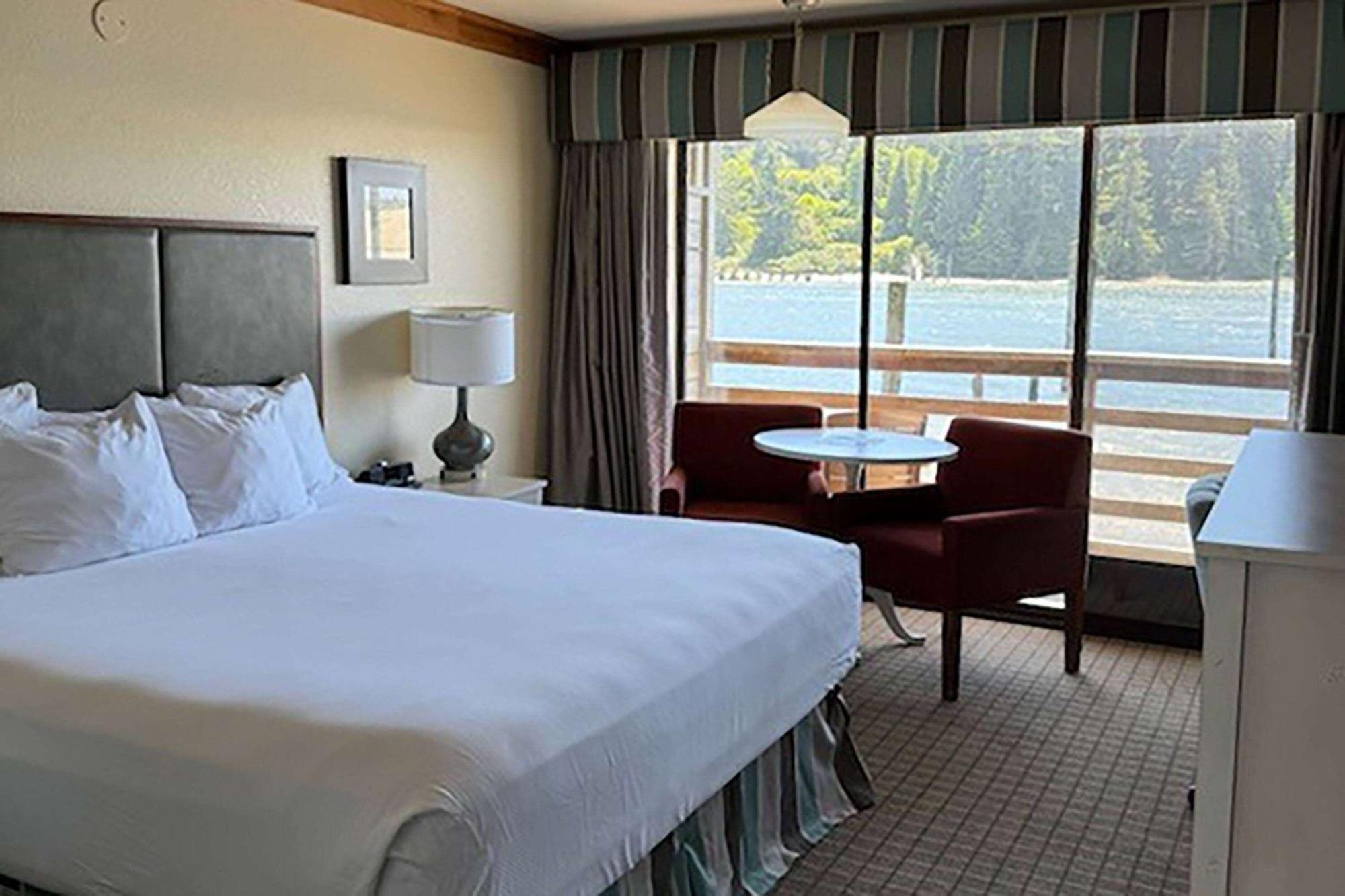 King Studio Suite with River View - Non-Smoking