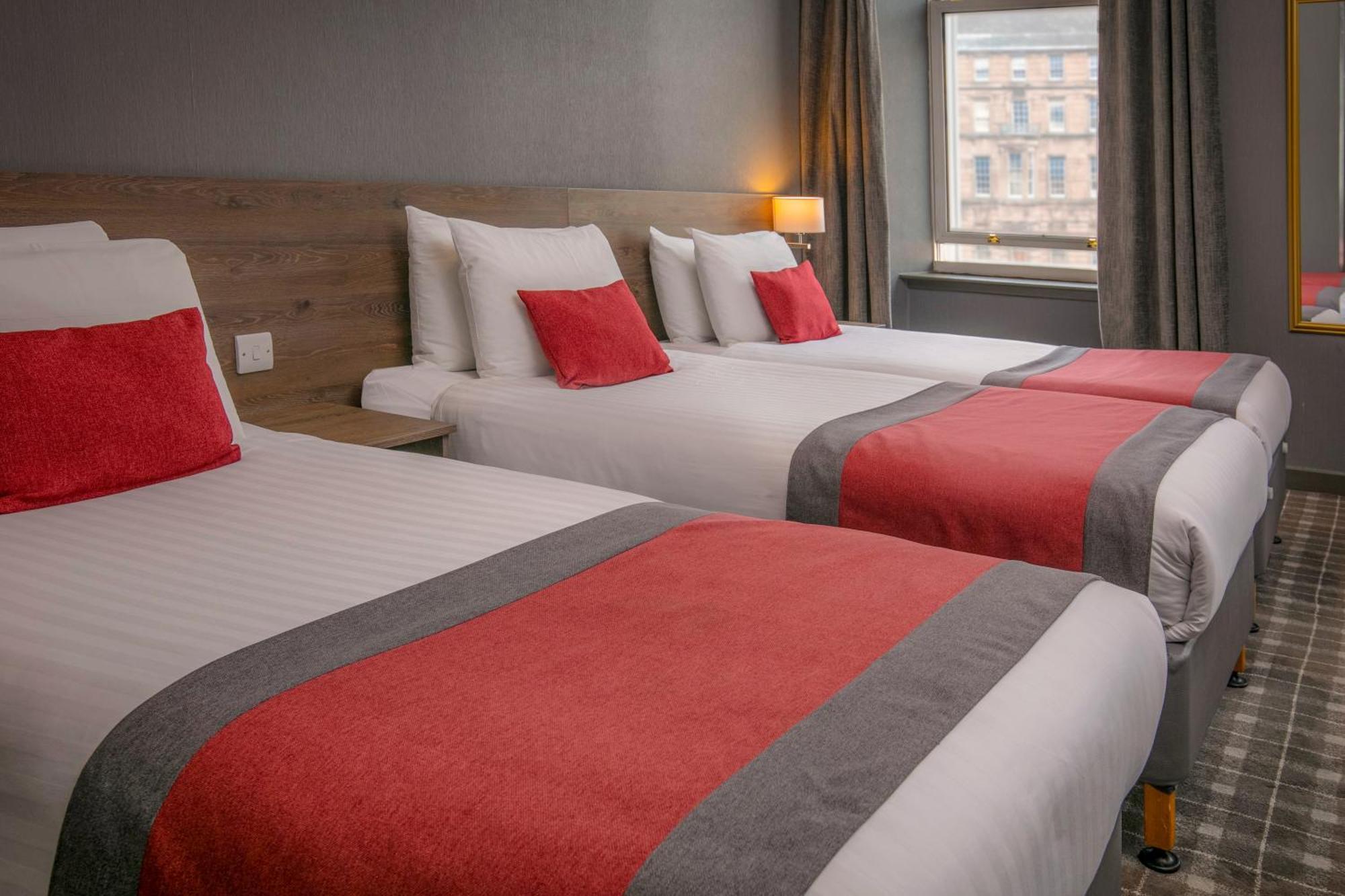 Standard Room with Three Single Beds - Non-Smoking