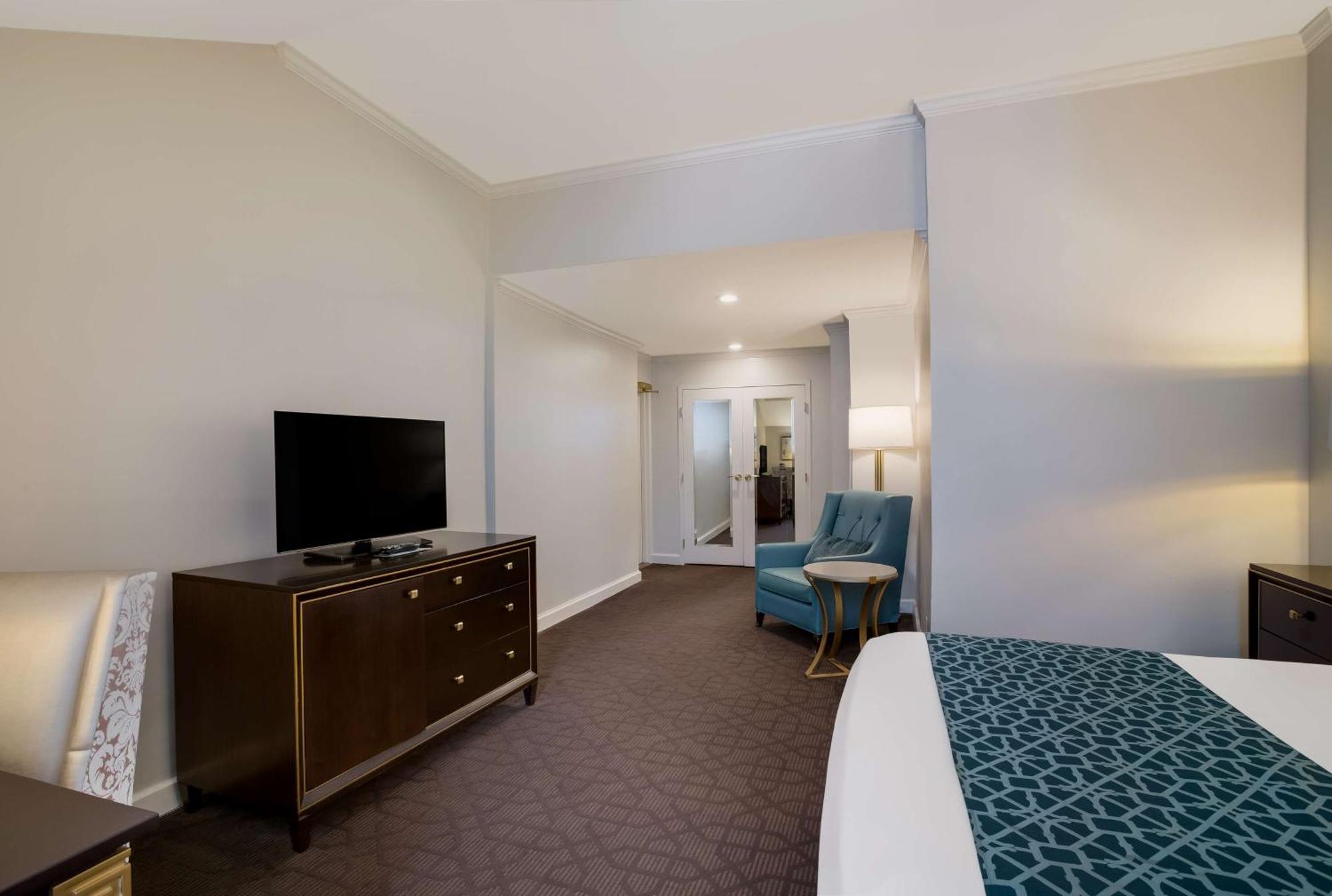 Deluxe Queen Room