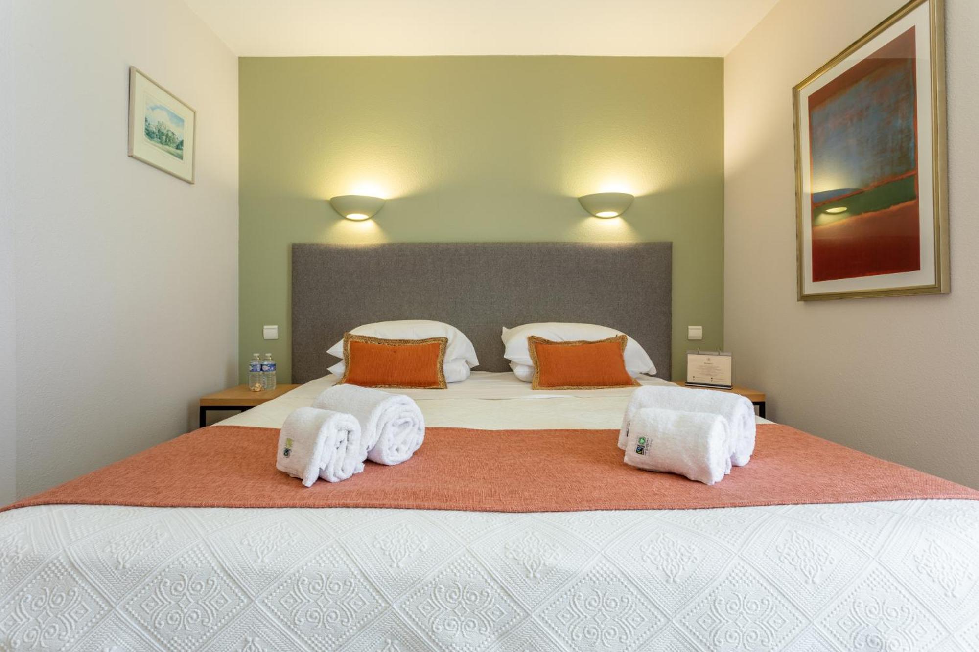 Double Room,1537790569:JPEG