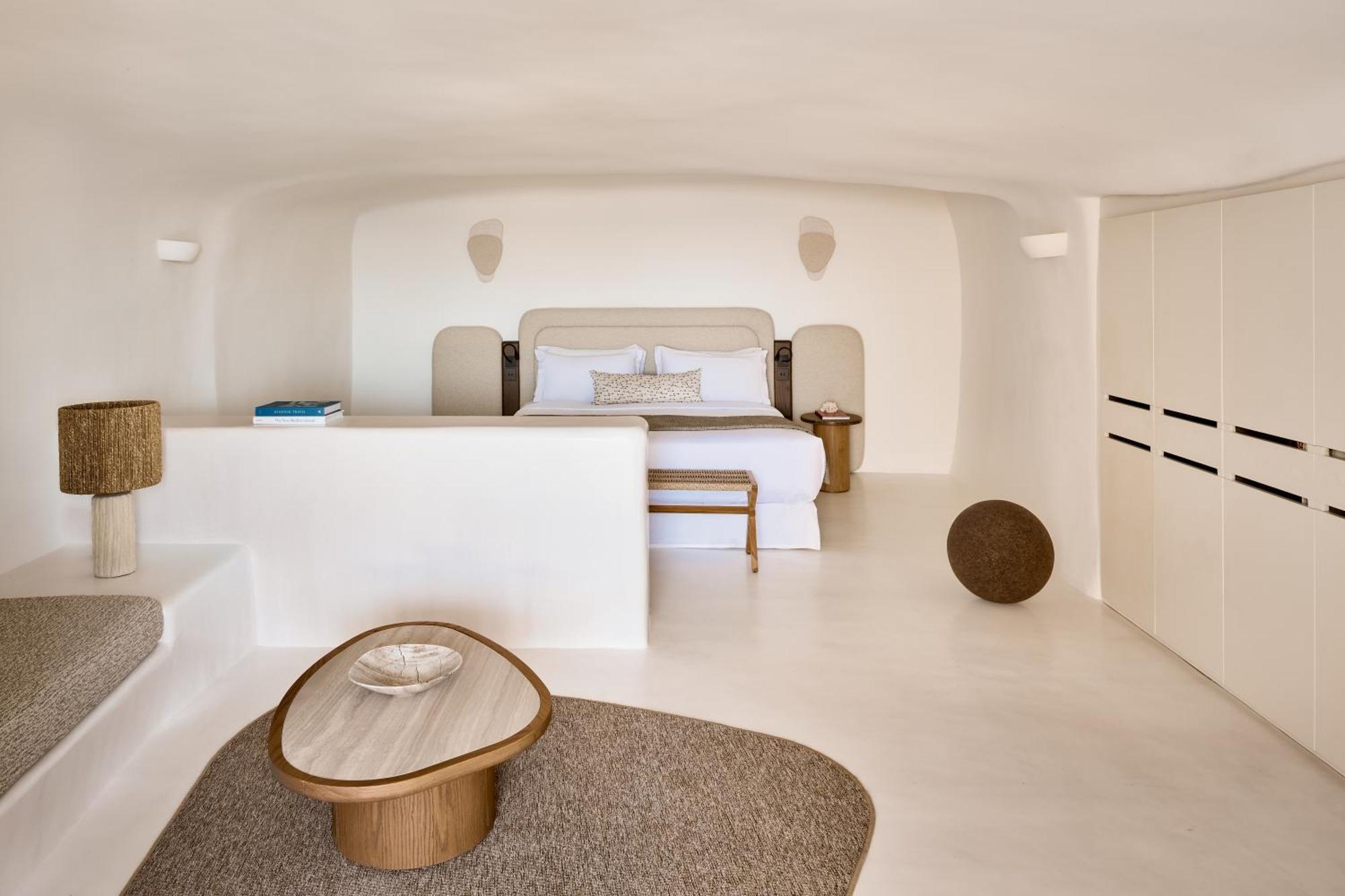 Heldere Junior Suite met 1 Slaapkamer met Kingsize Bed en Uitzicht op de Caldera