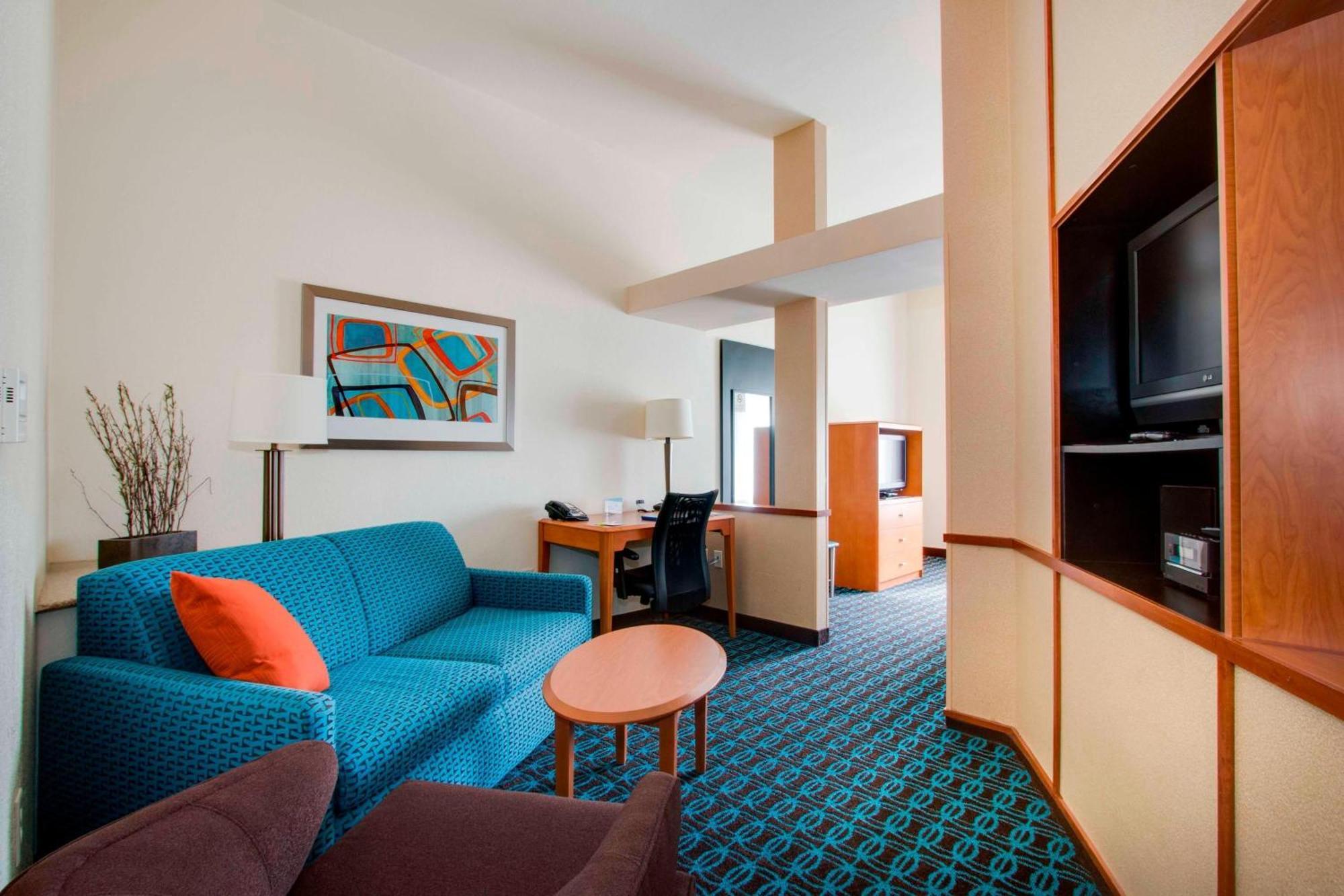 King Suite with Bathtub and Sofa Bed - Mobility Access