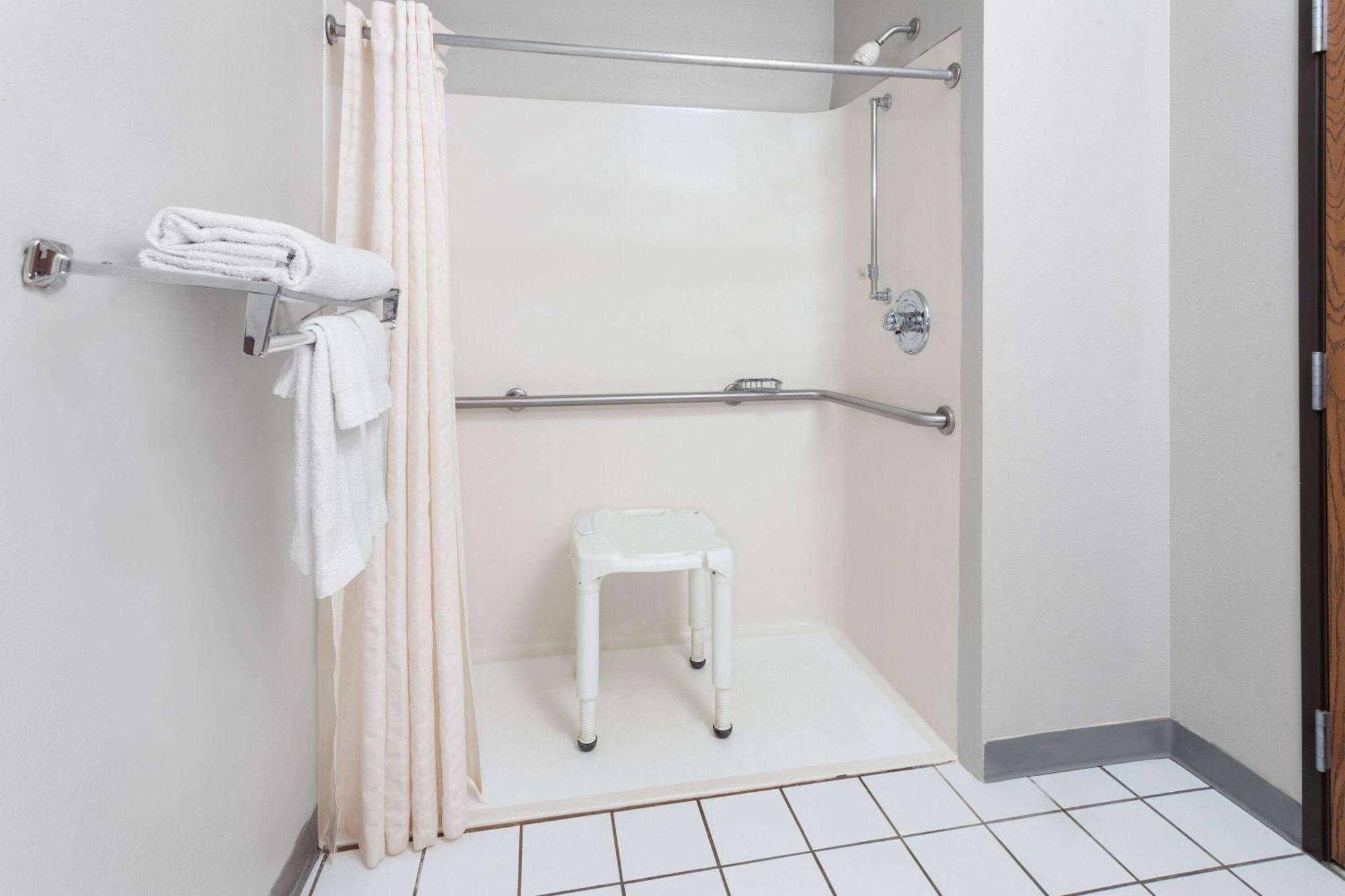 King Room - Disability Access - Non-Smoking