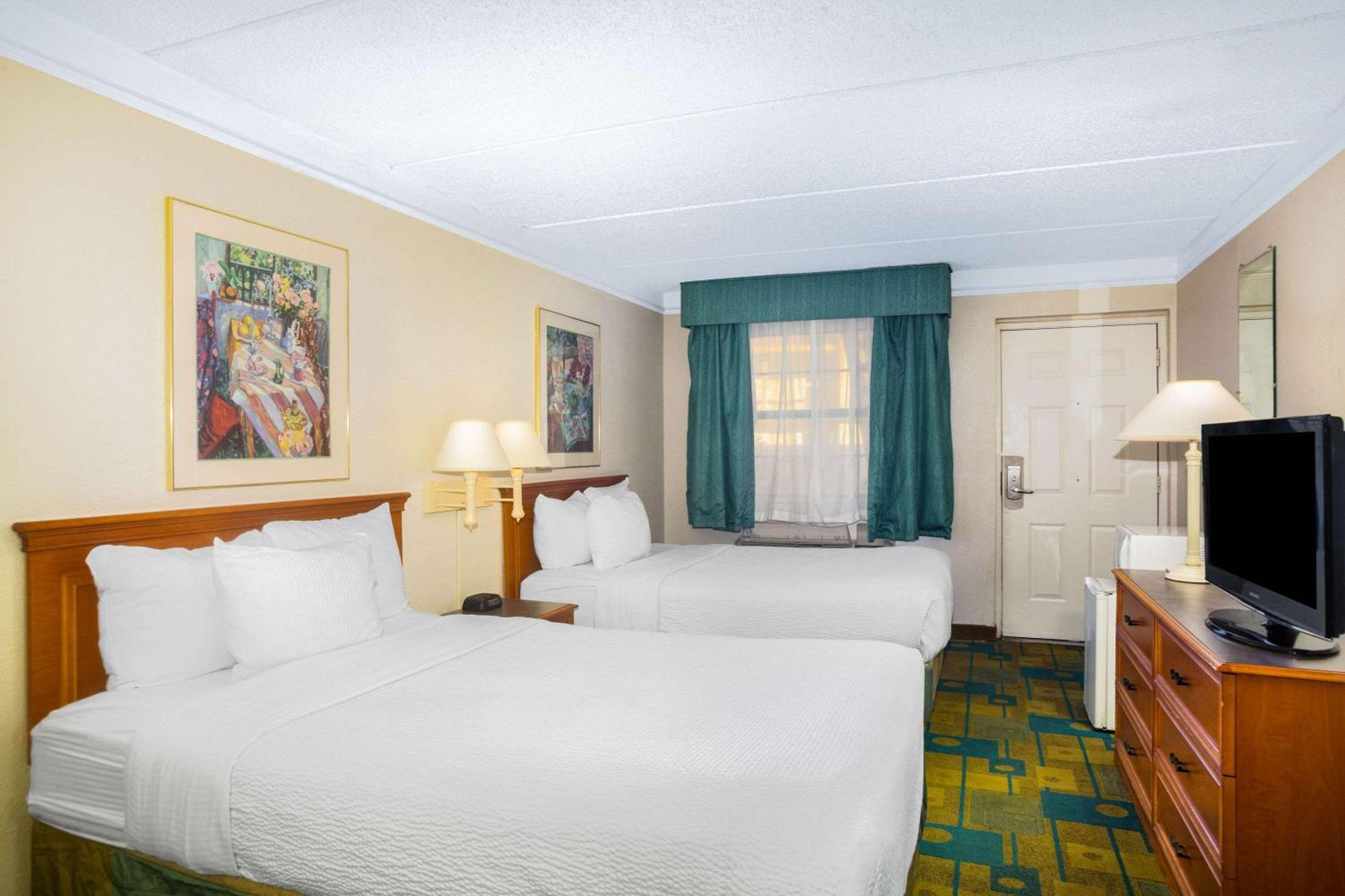 2 Double Beds, Mobility/Hearing Access Room, Bathtub w/ Grab Bars, Non-Smoking