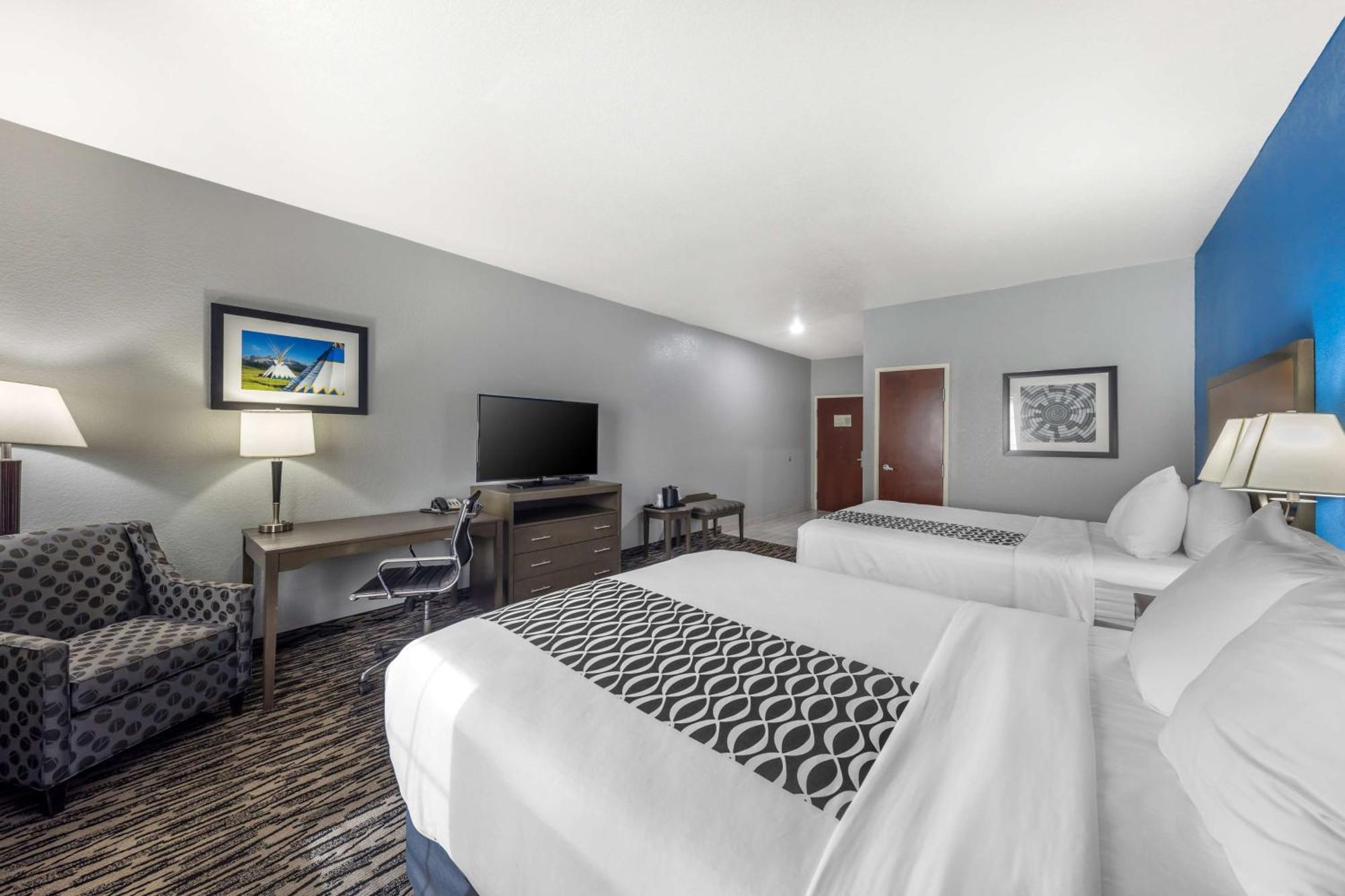Queen Room with Two Queen Beds and Roll-In Shower - Mobility Access/Non-Smoking