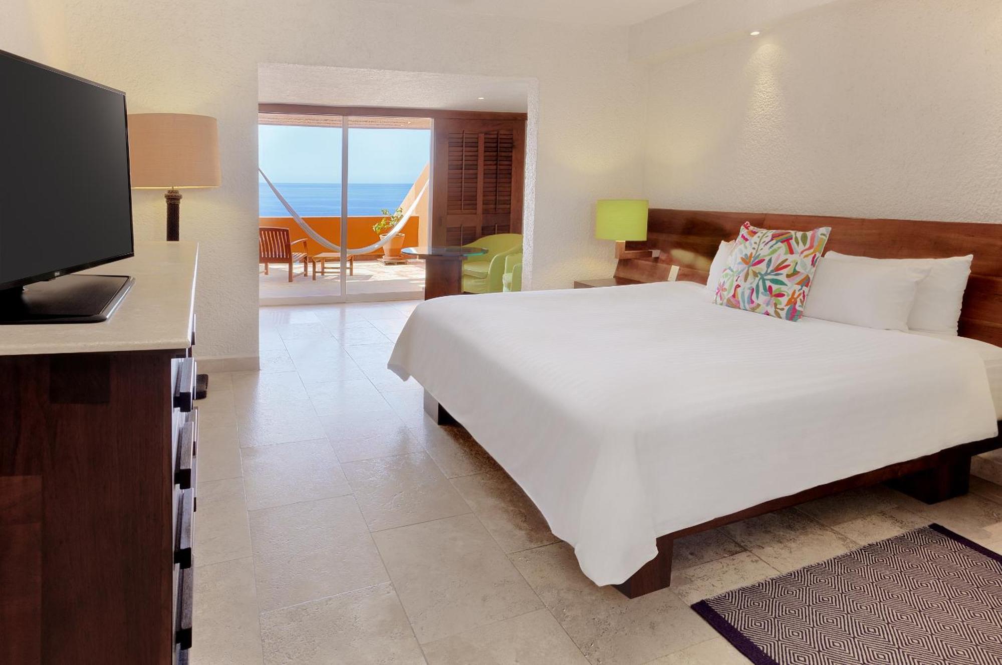 Deluxe Grand King Room