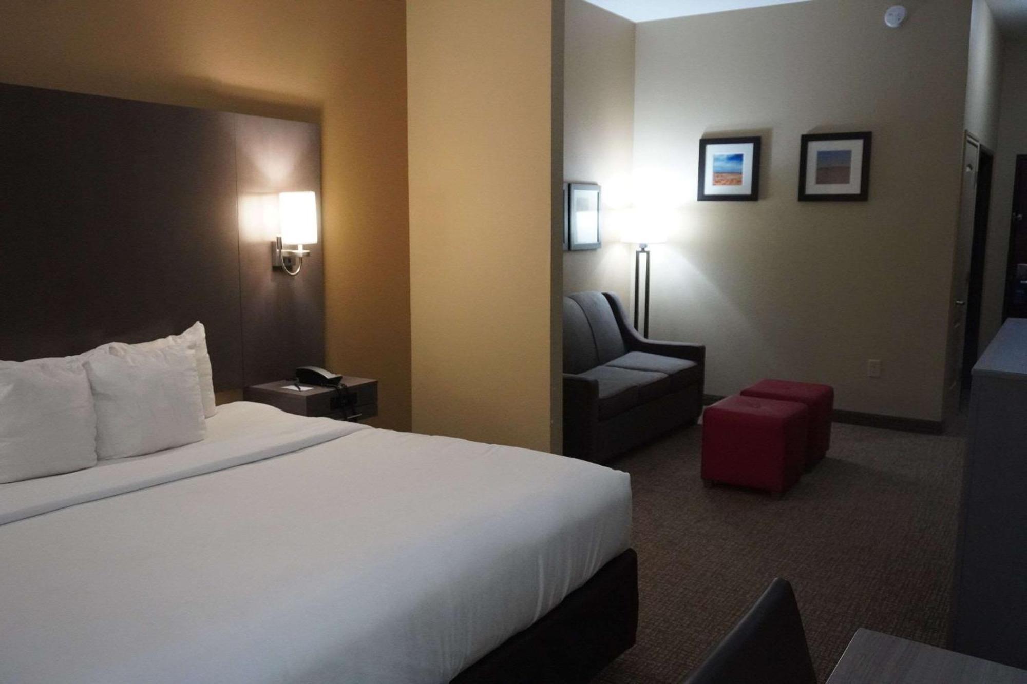 King Suite with Living Room - Non Smoking