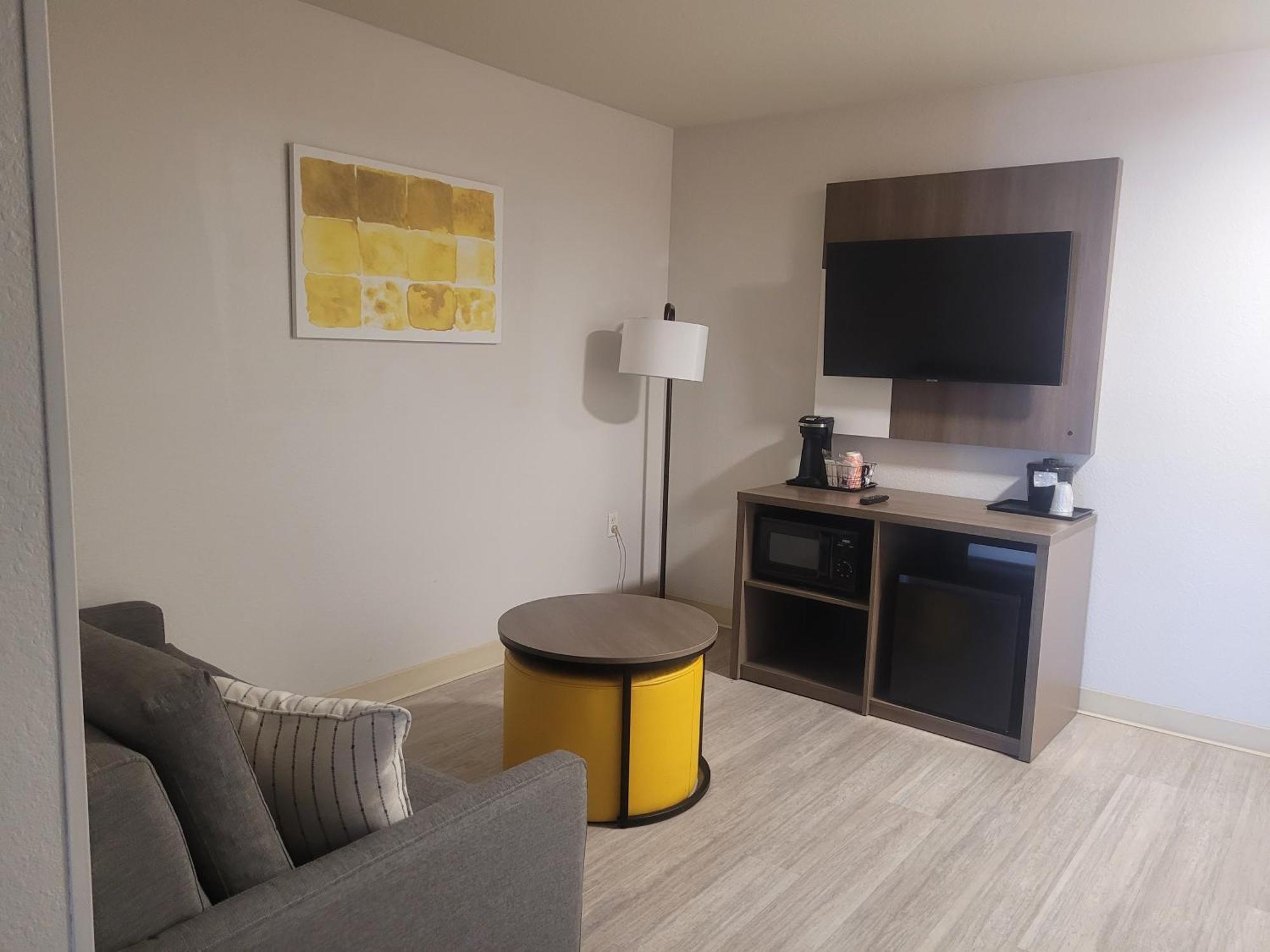 One-Bedroom King Suite - Non-Smoking