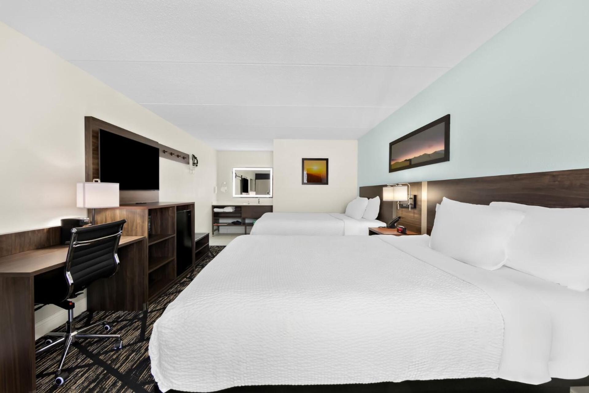 Quadruple Room with Two Queen Beds - Non Smoking/Exterior Corridor