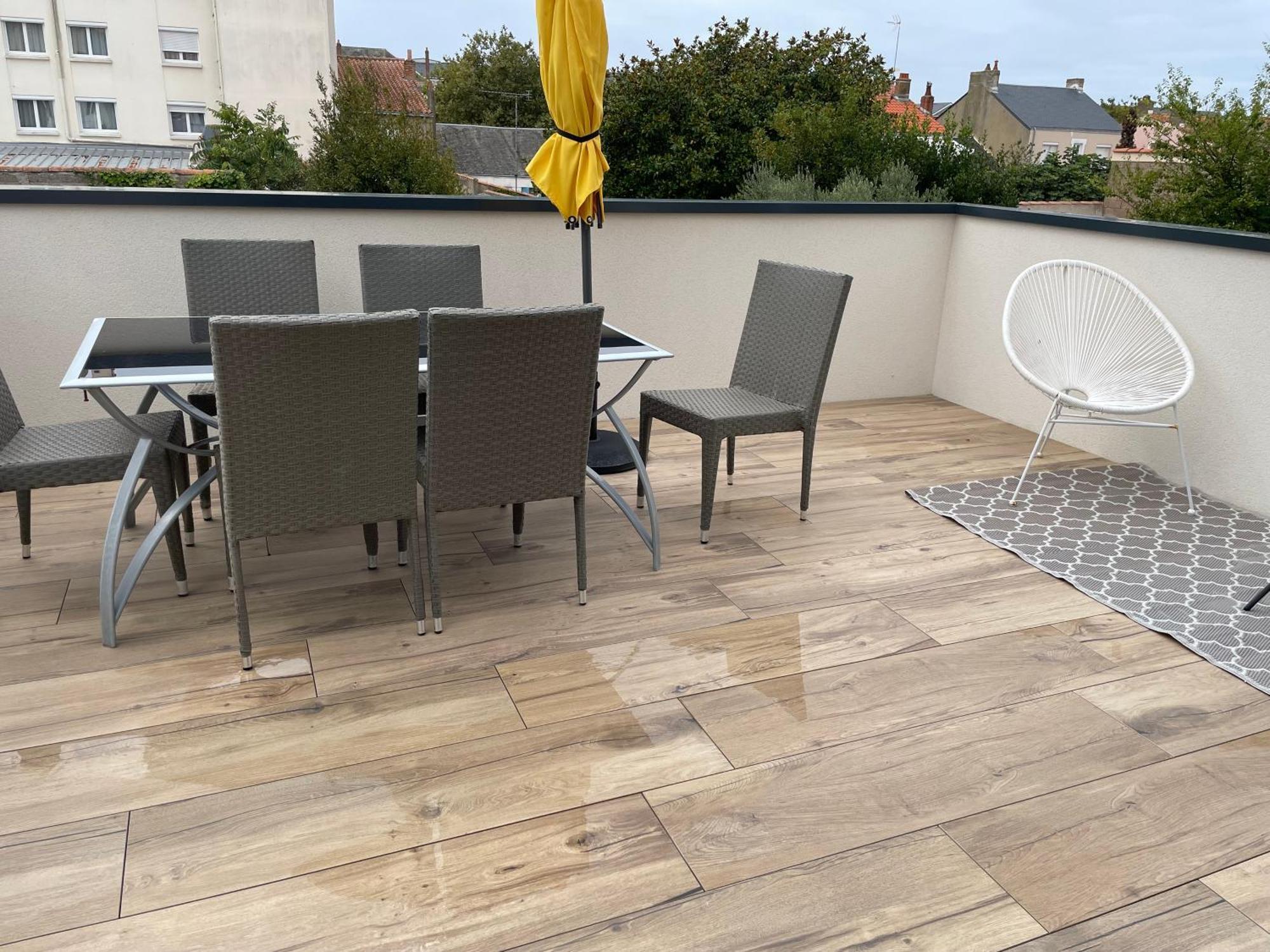 Appartement 2 Chambres avec Terrasse et Climatisation