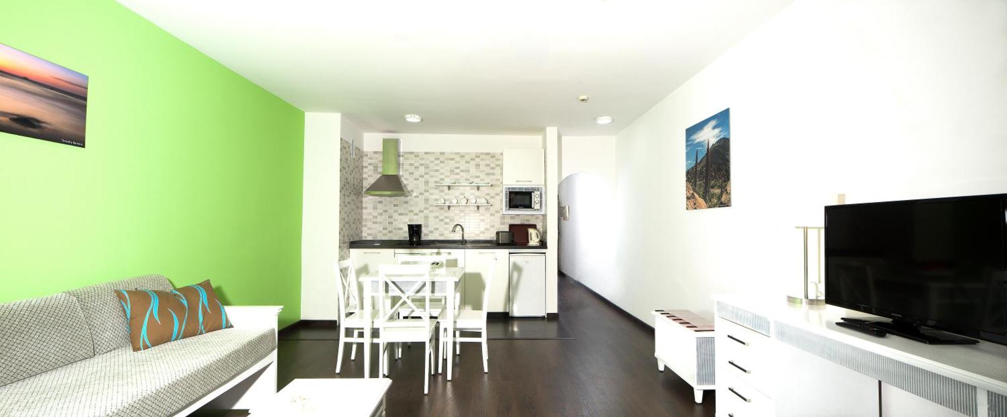 Apartamento Superior de 1 dormitorio con vistas a la piscina (2 adultos)