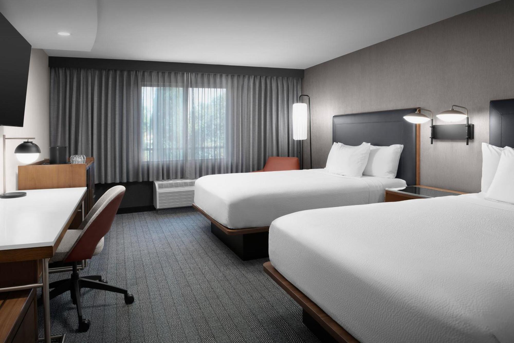 Queen Room with Two Queen Beds and Roll-In Shower - Mobility Access/Hearing Accessible