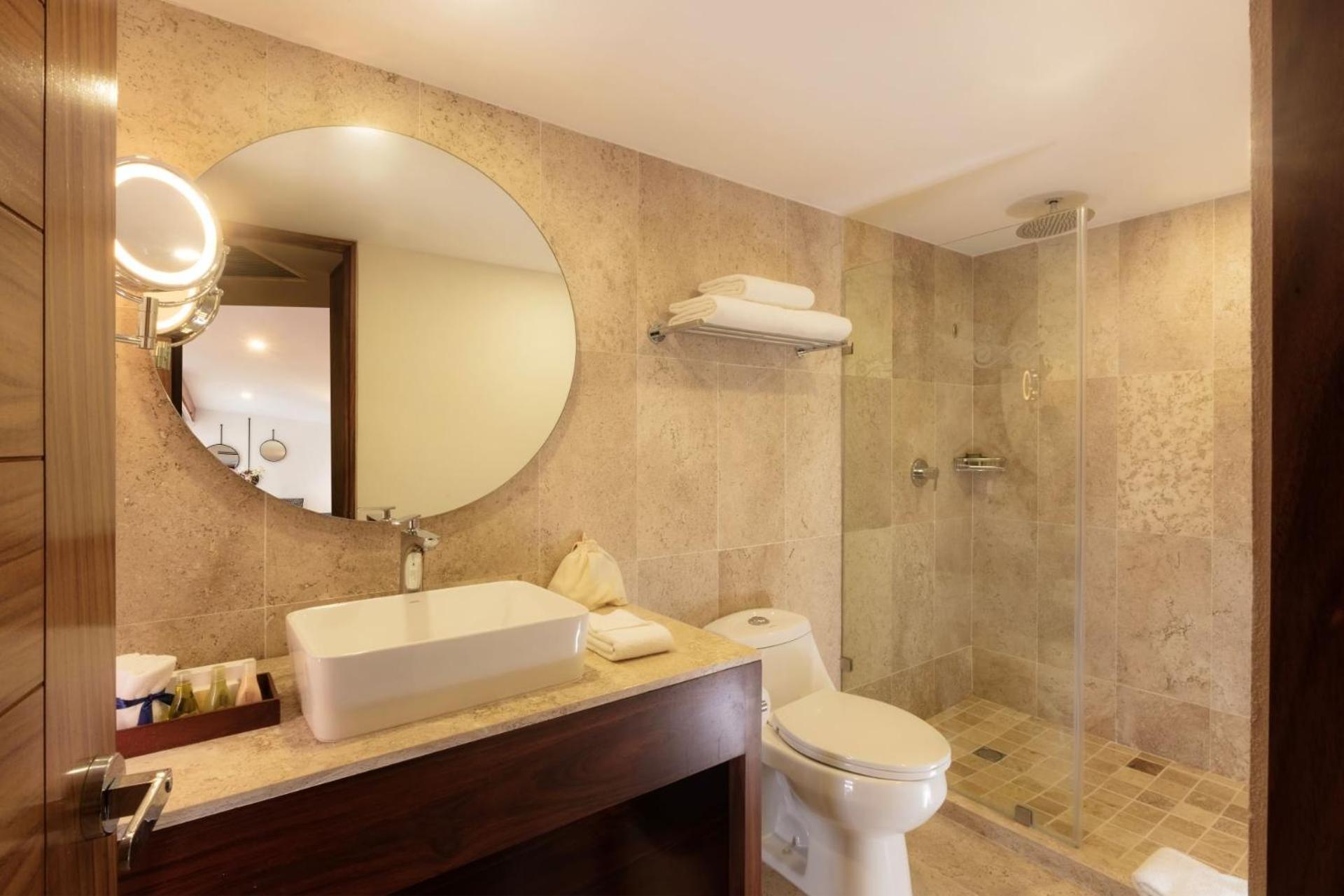Honeymoon Suite with Jacuzzi - Ocean Front