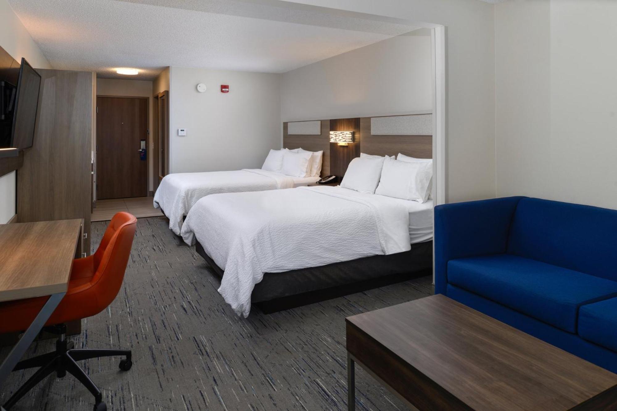 Queen Suite with Two Queen Beds