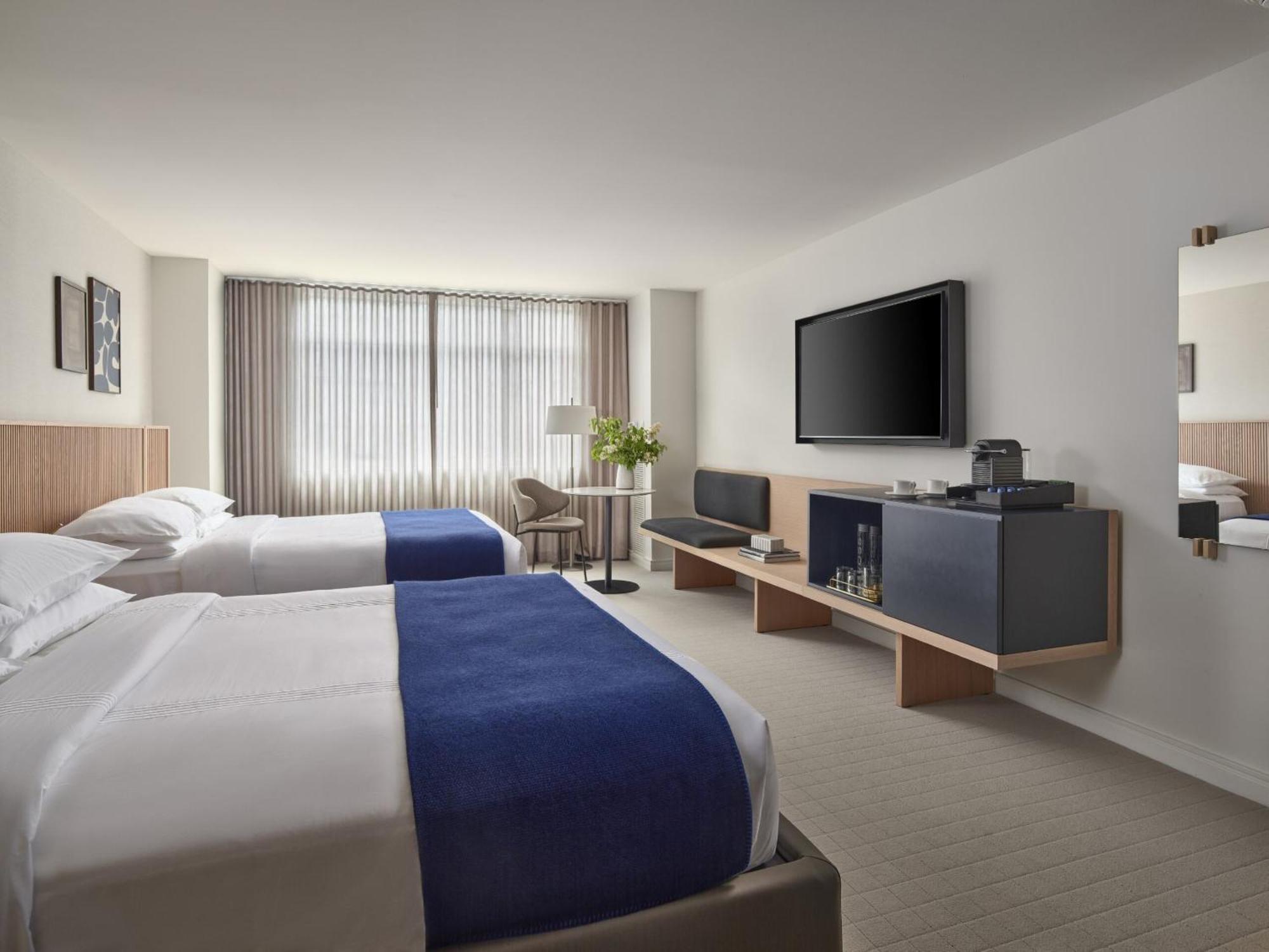 Premium Kamer met 2 Queensize Bedden en Uitzicht op de Stad