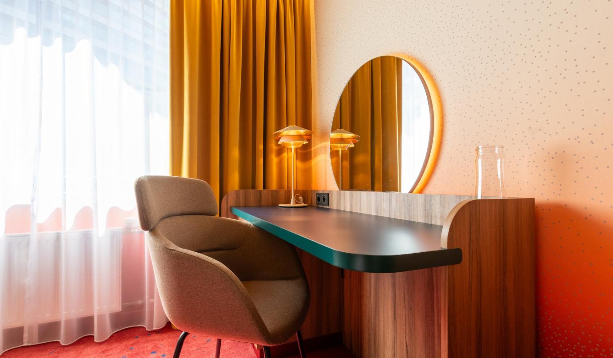 Superior Kamer met 1 Tweepersoonsbed en een Bank.