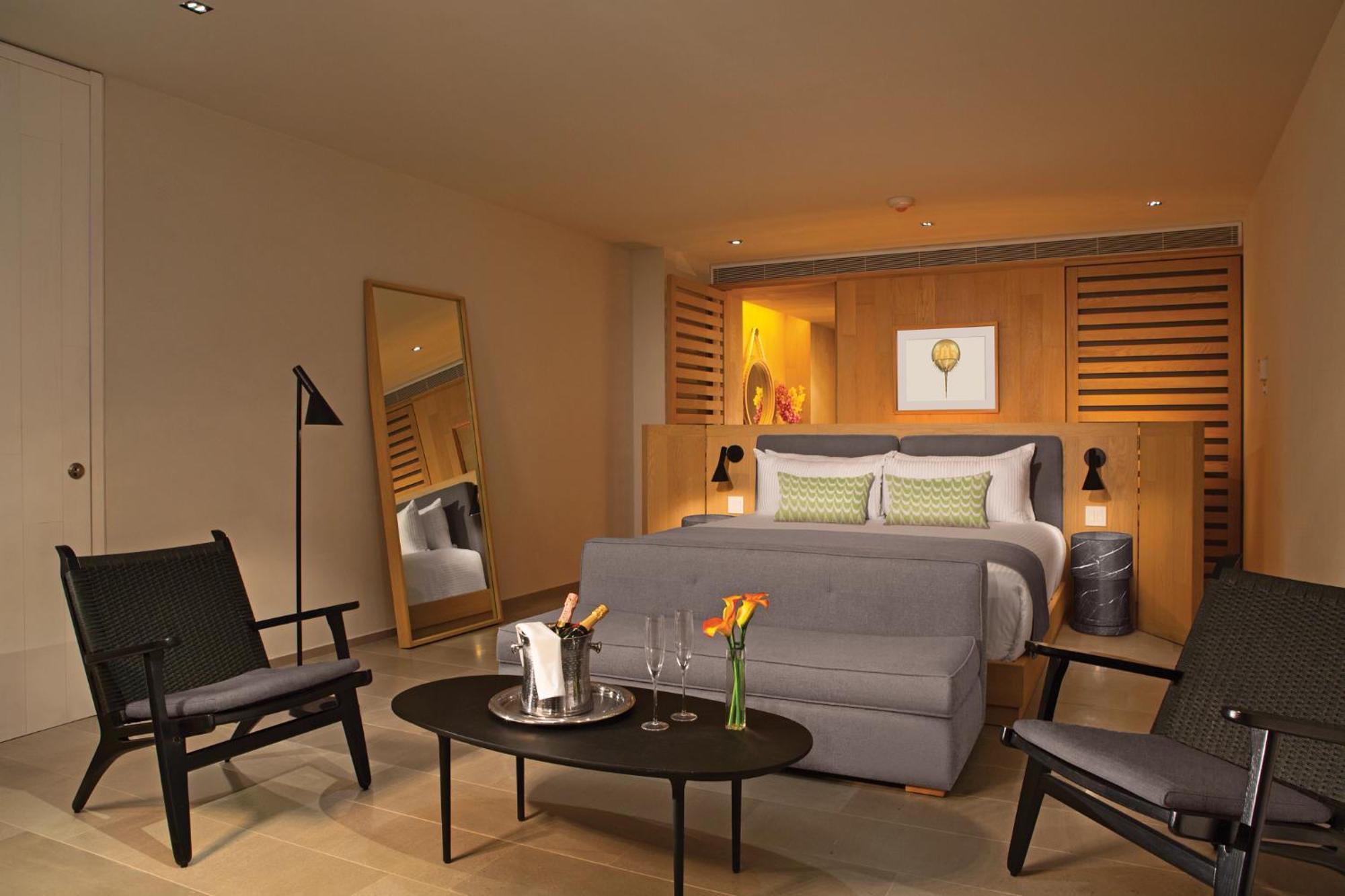 Allure Suite with King Bed,1544594152:JPEG