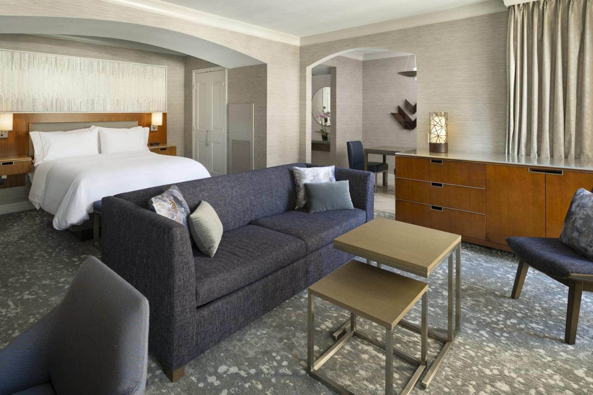 Suite, 1 Queen, Sofa bed, Fireplace