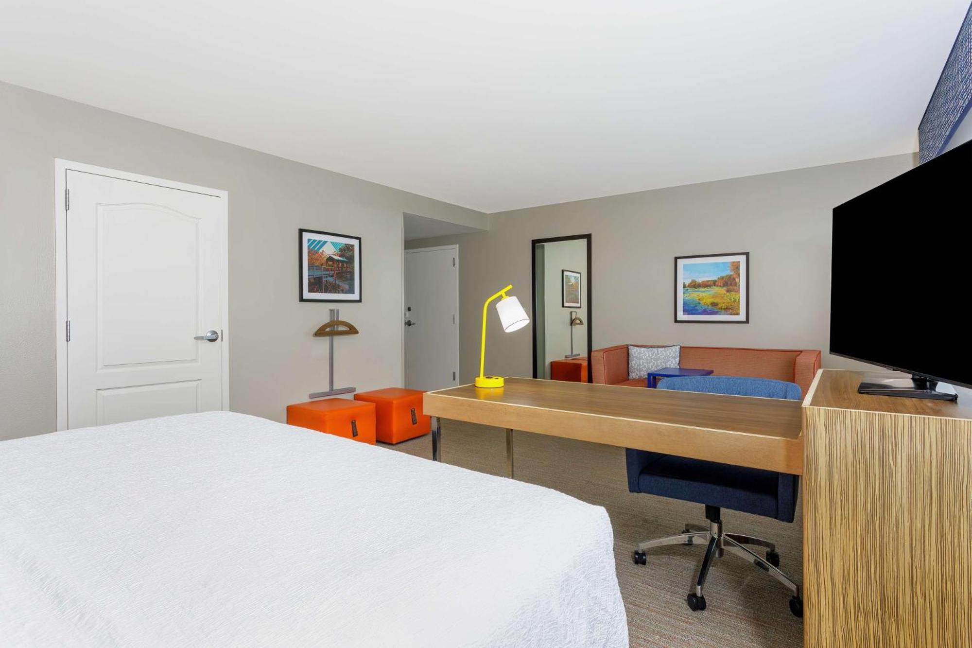 King Room with Sofa Bed and Bath Tub - Mobility Accessible