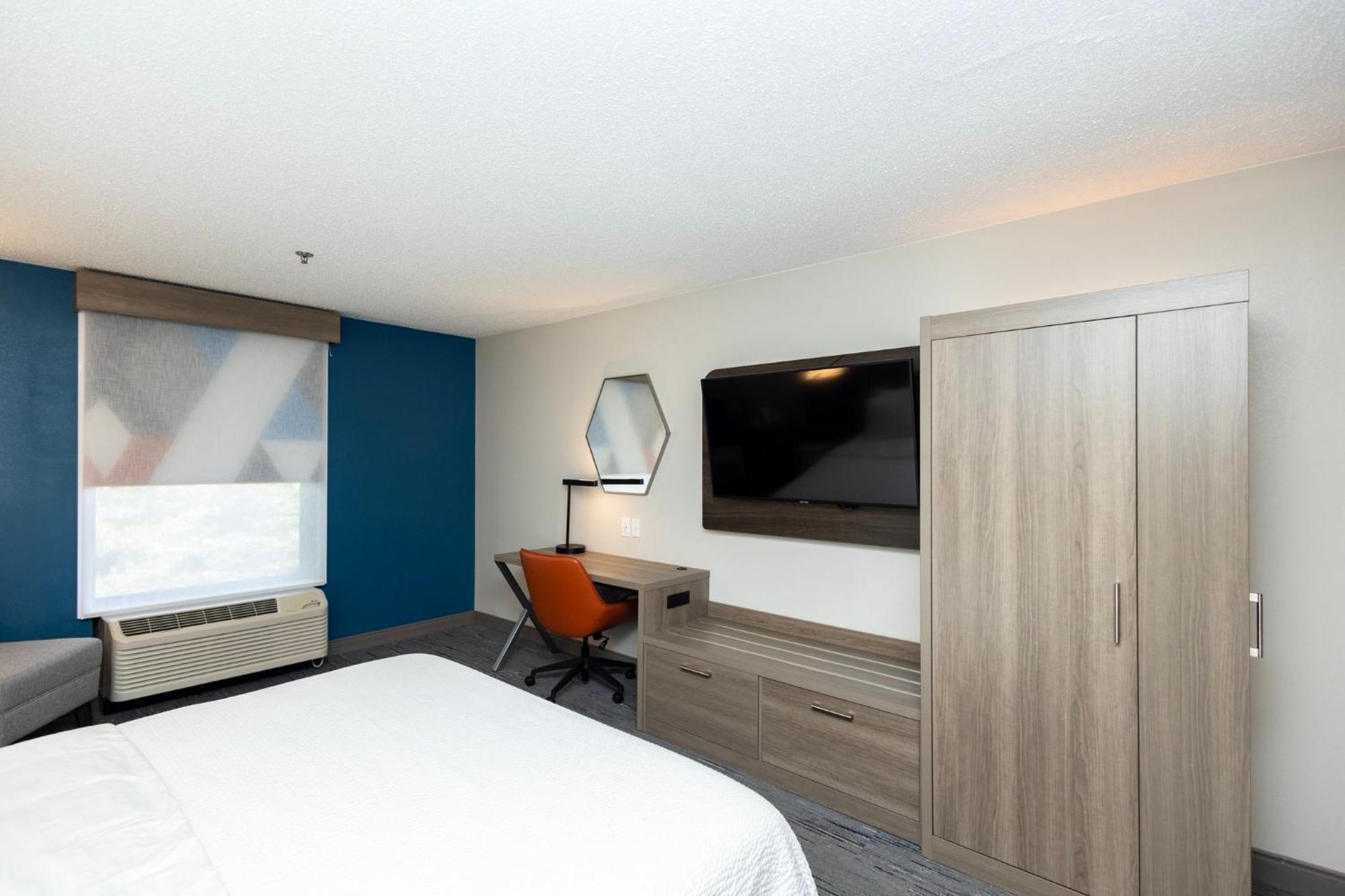 Standard King Room - Communications Accessible