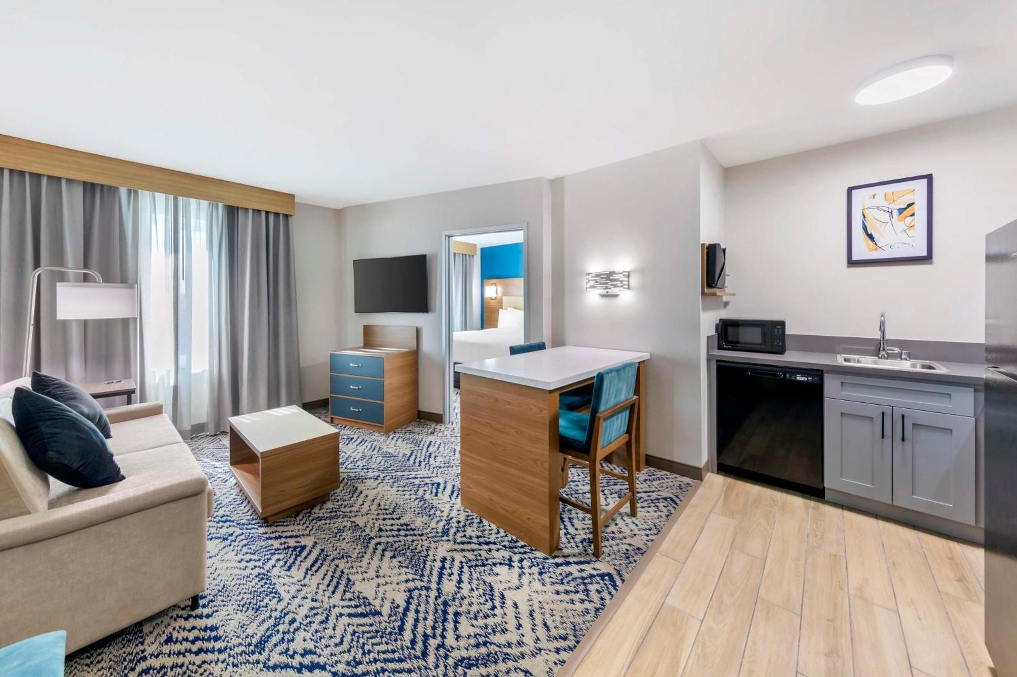 One-Bedroom King Suite with Bath Tub, Sofa Bed and Full Kitchen - Disability/Non-Smoking