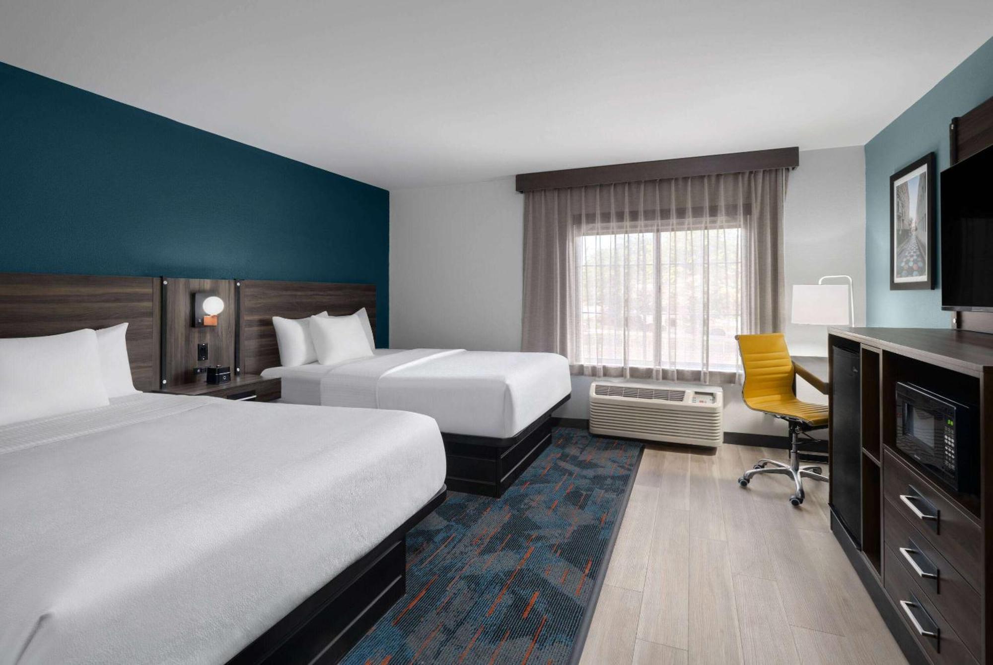 Deluxe Queen Room with Two Queen Beds - Non-Smoking